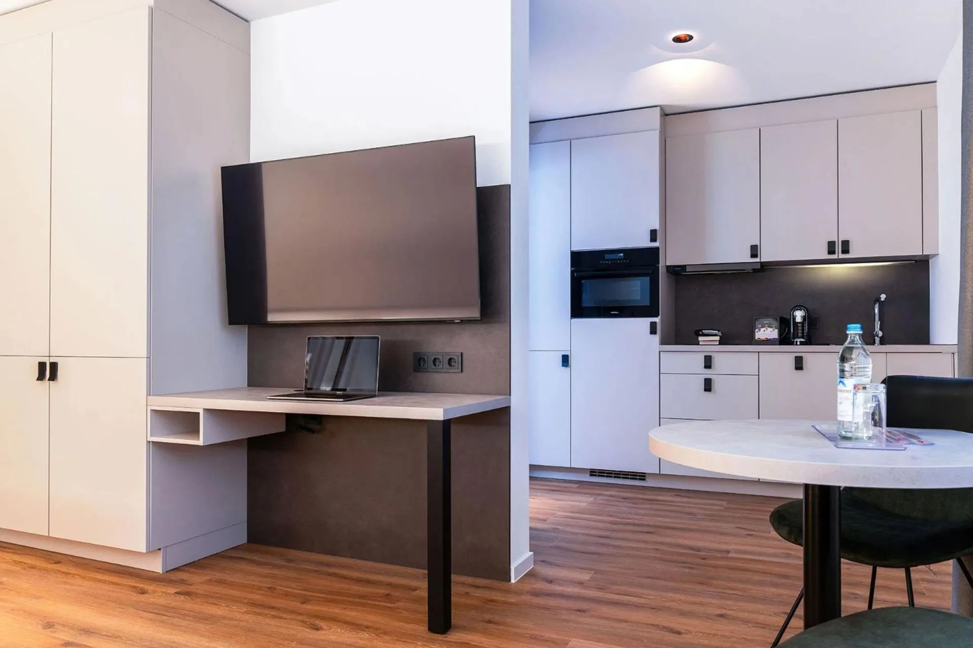 TV and multimedia in Hotel Am Triller - Hotel & Serviced Apartments