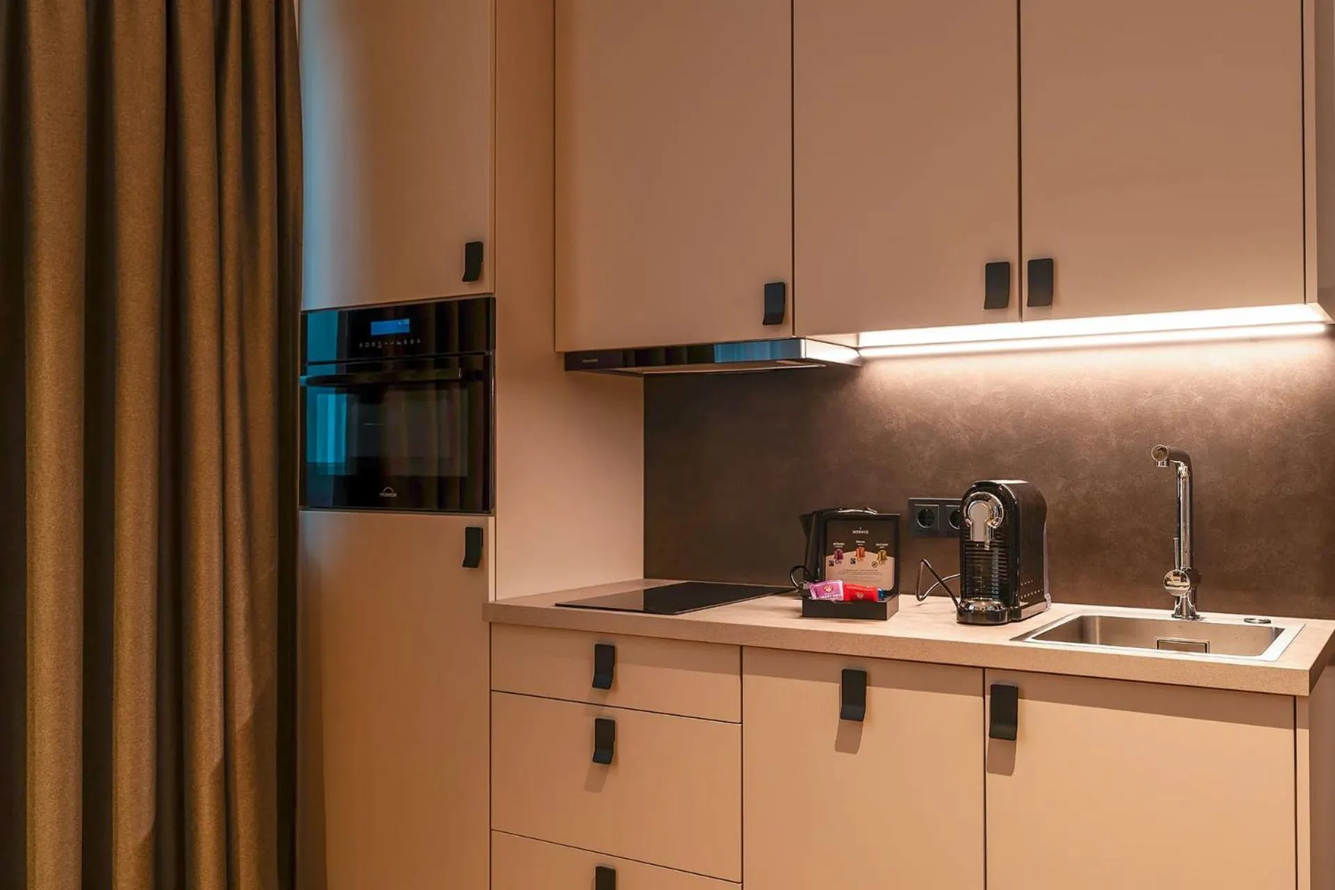 Coffee/tea facilities in Hotel Am Triller - Hotel & Serviced Apartments