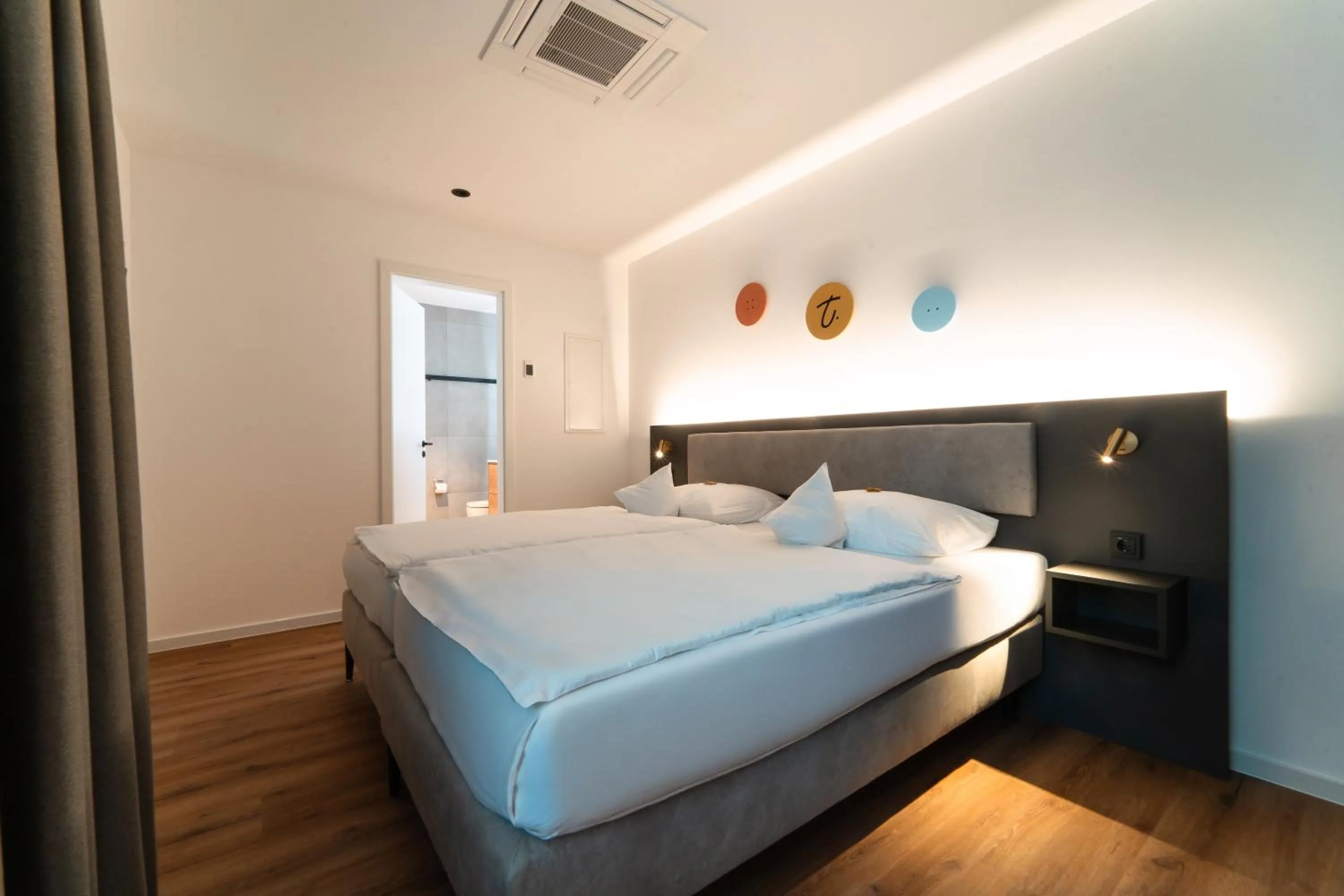 Bedroom, Bed in Hotel Am Triller - Hotel & Serviced Apartments