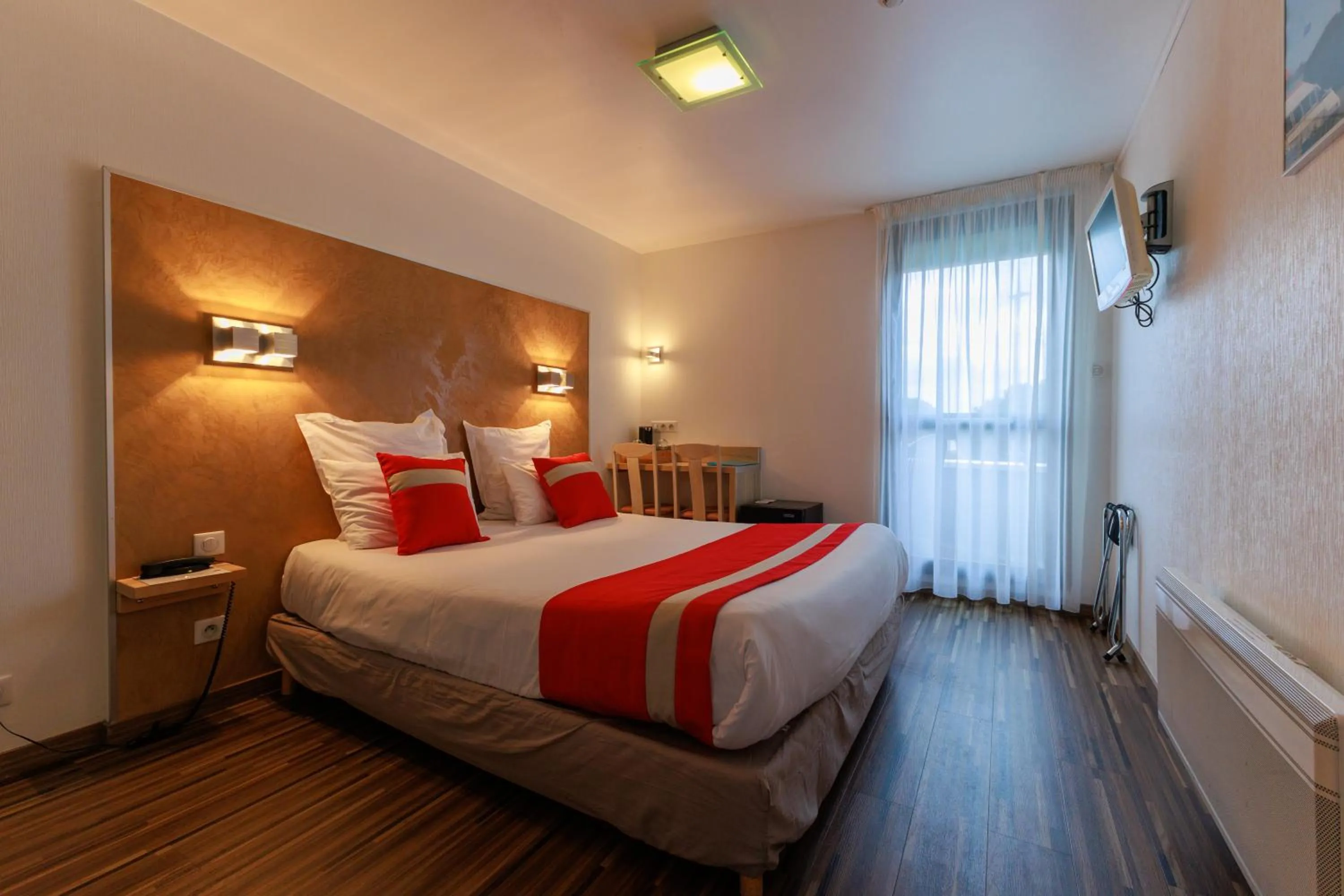 Bedroom, Bed in Logis Hôtel Le Rochelois