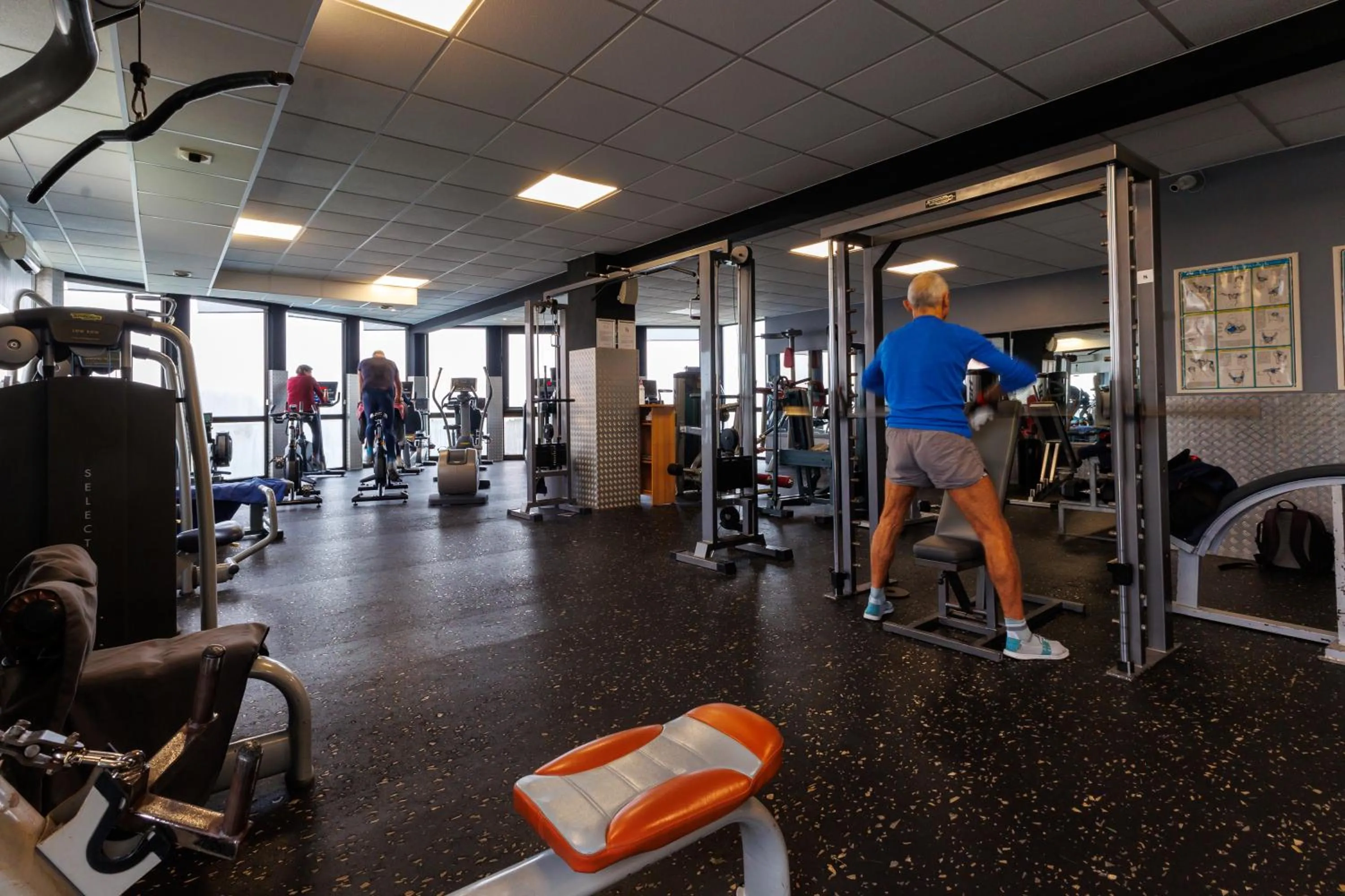 Fitness centre/facilities in Logis Hôtel Le Rochelois