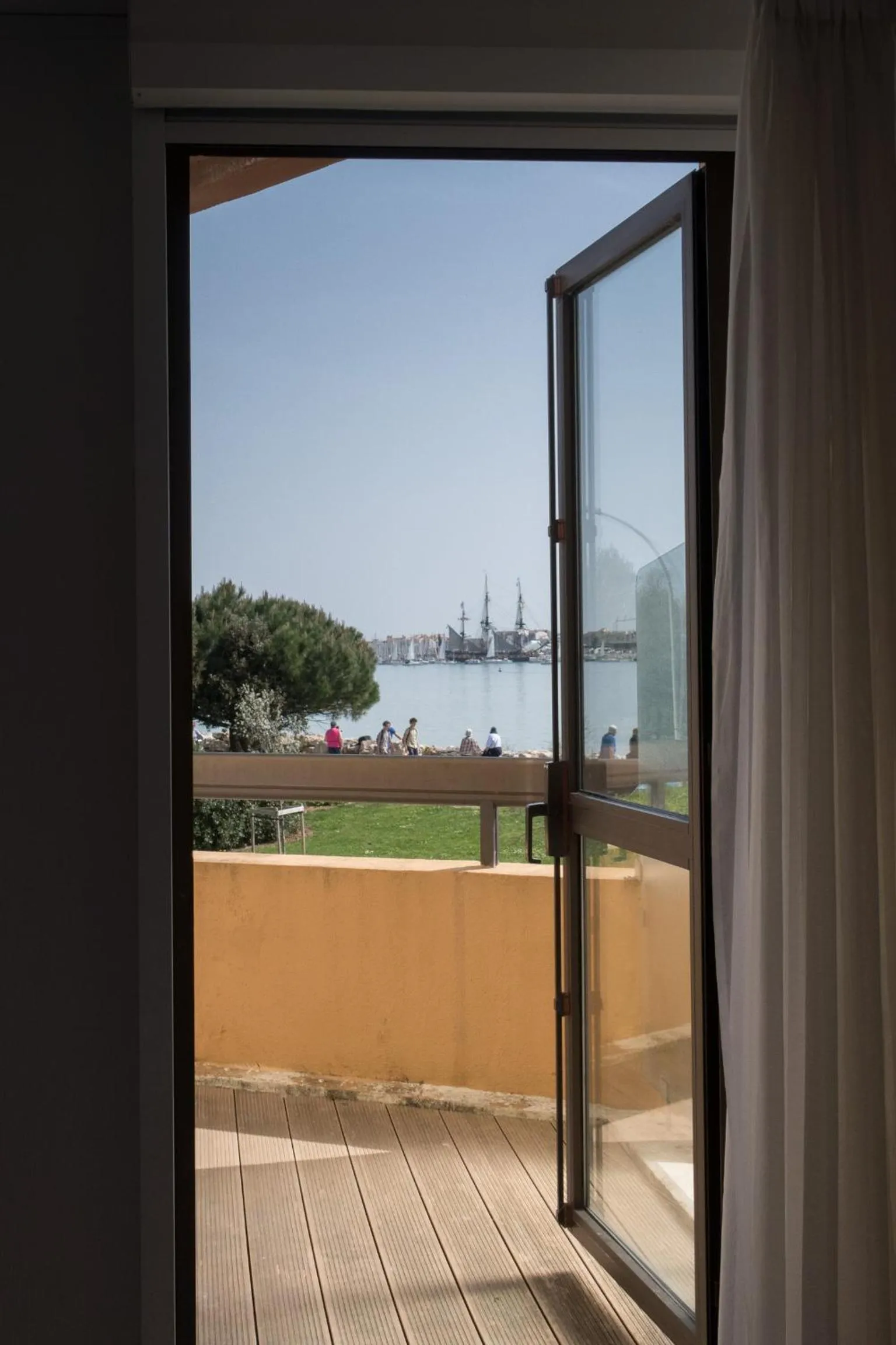 Sea view in Logis Hôtel Le Rochelois