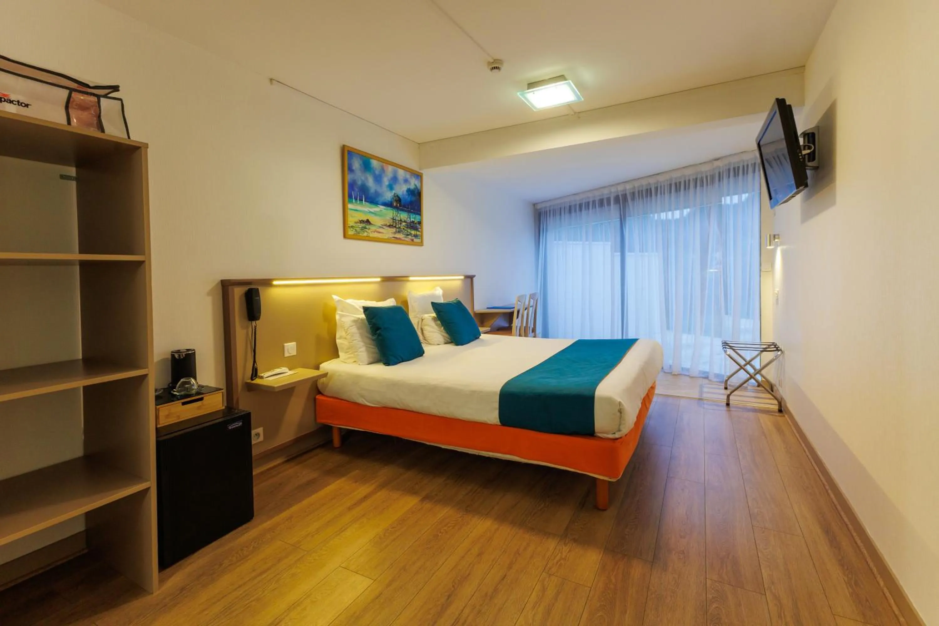 Bedroom, Bed in Logis Hôtel Le Rochelois