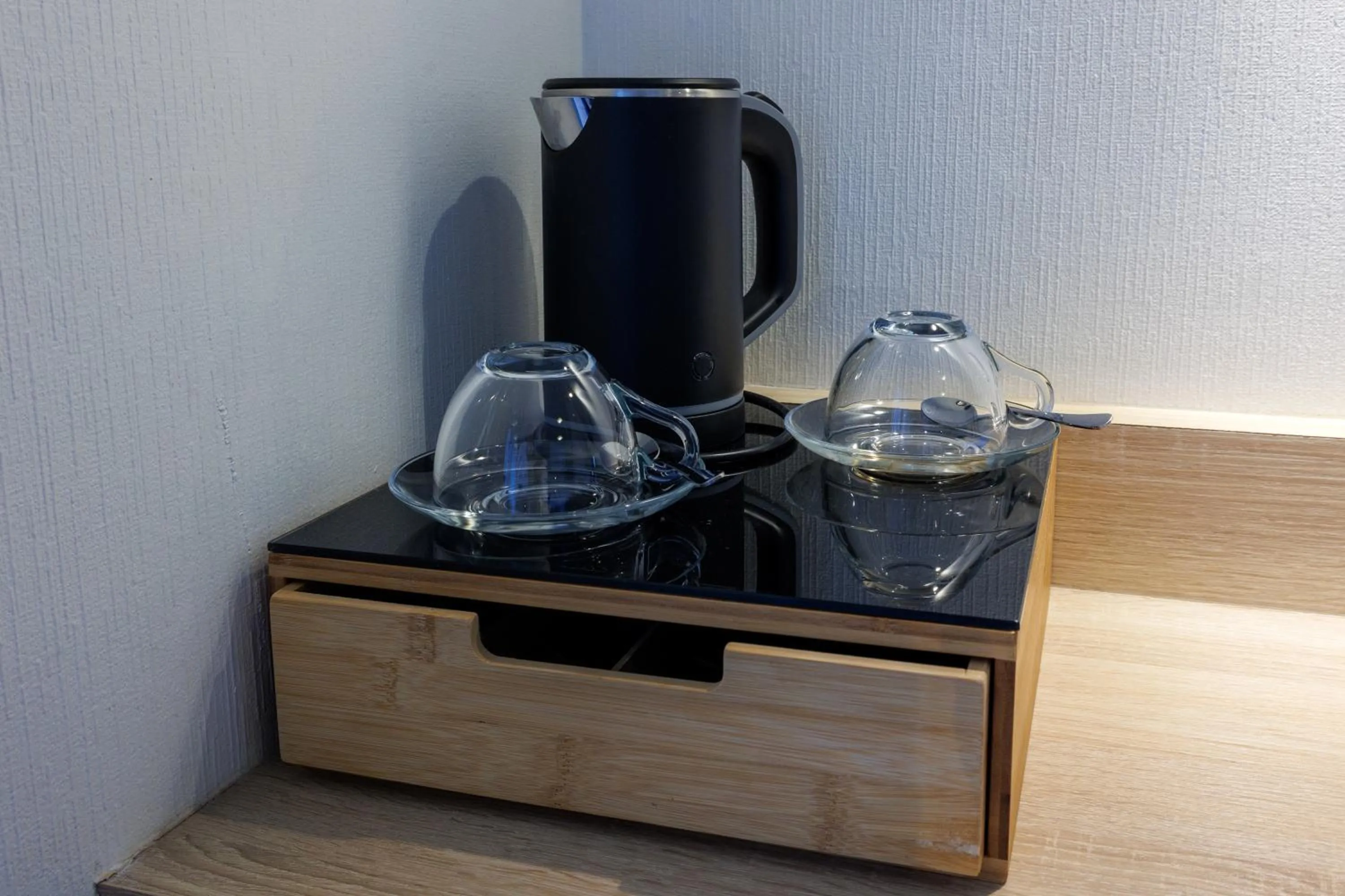 Coffee/tea facilities in Logis Hôtel Le Rochelois