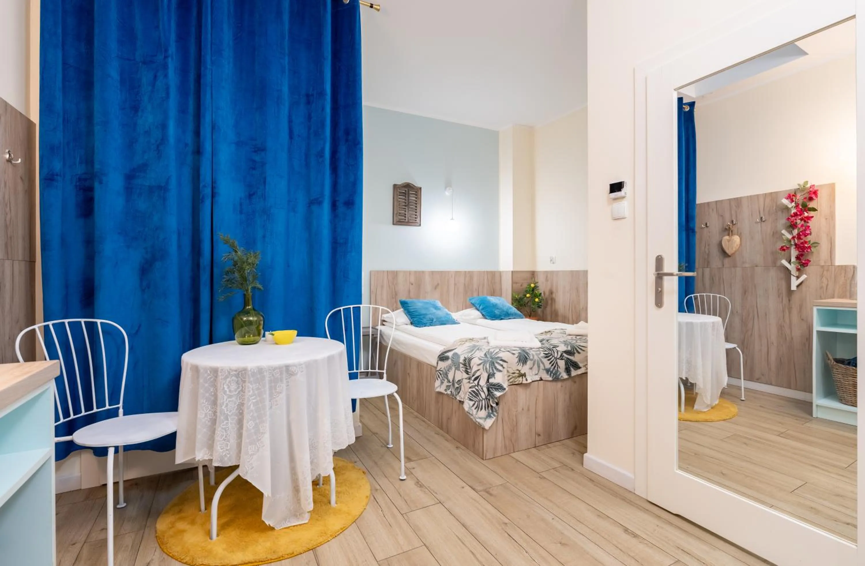 Bedroom, Bed in Łazienna Premier by Rentoom