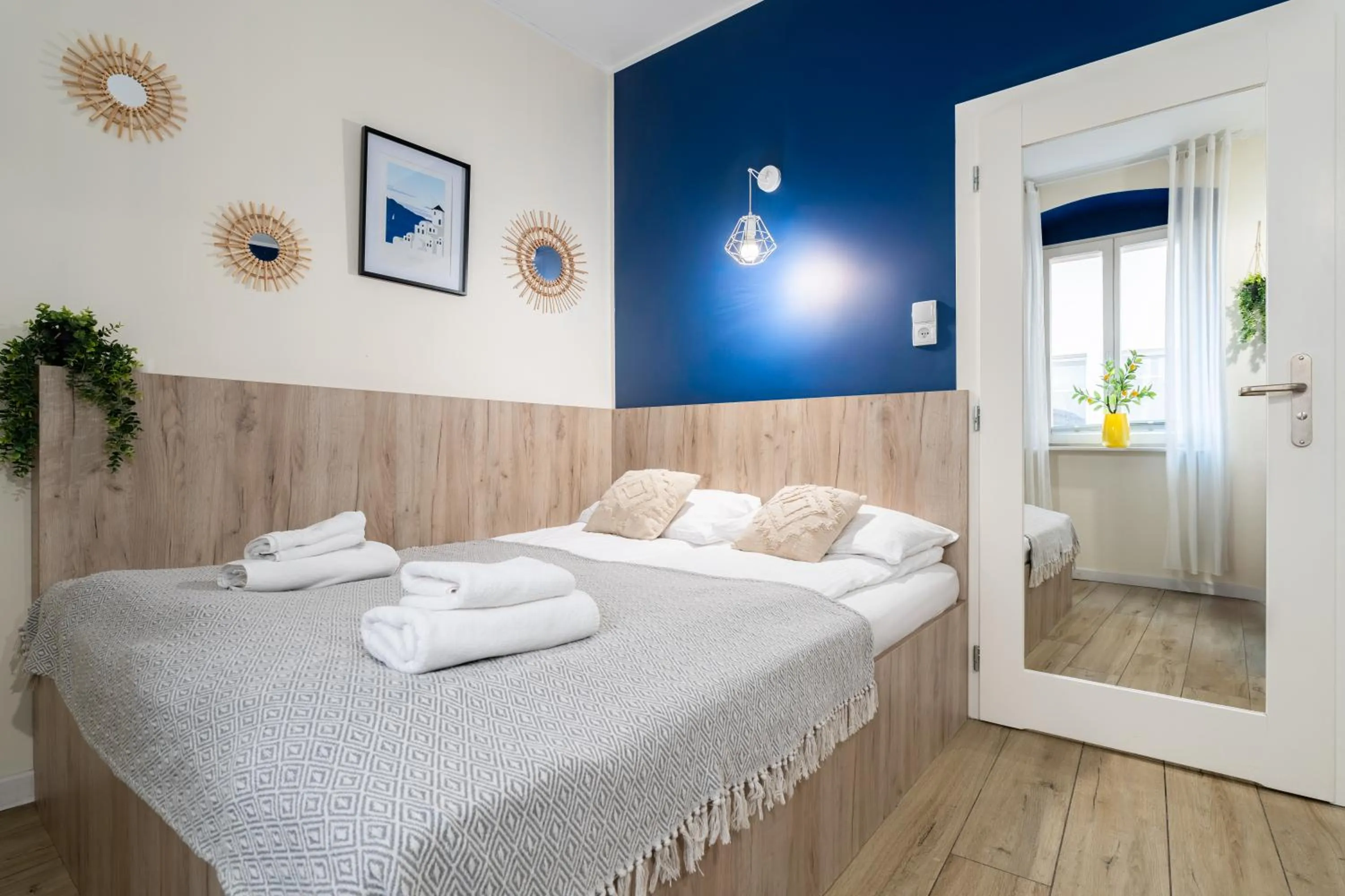 Decorative detail, Bed in Łazienna Premier by Rentoom