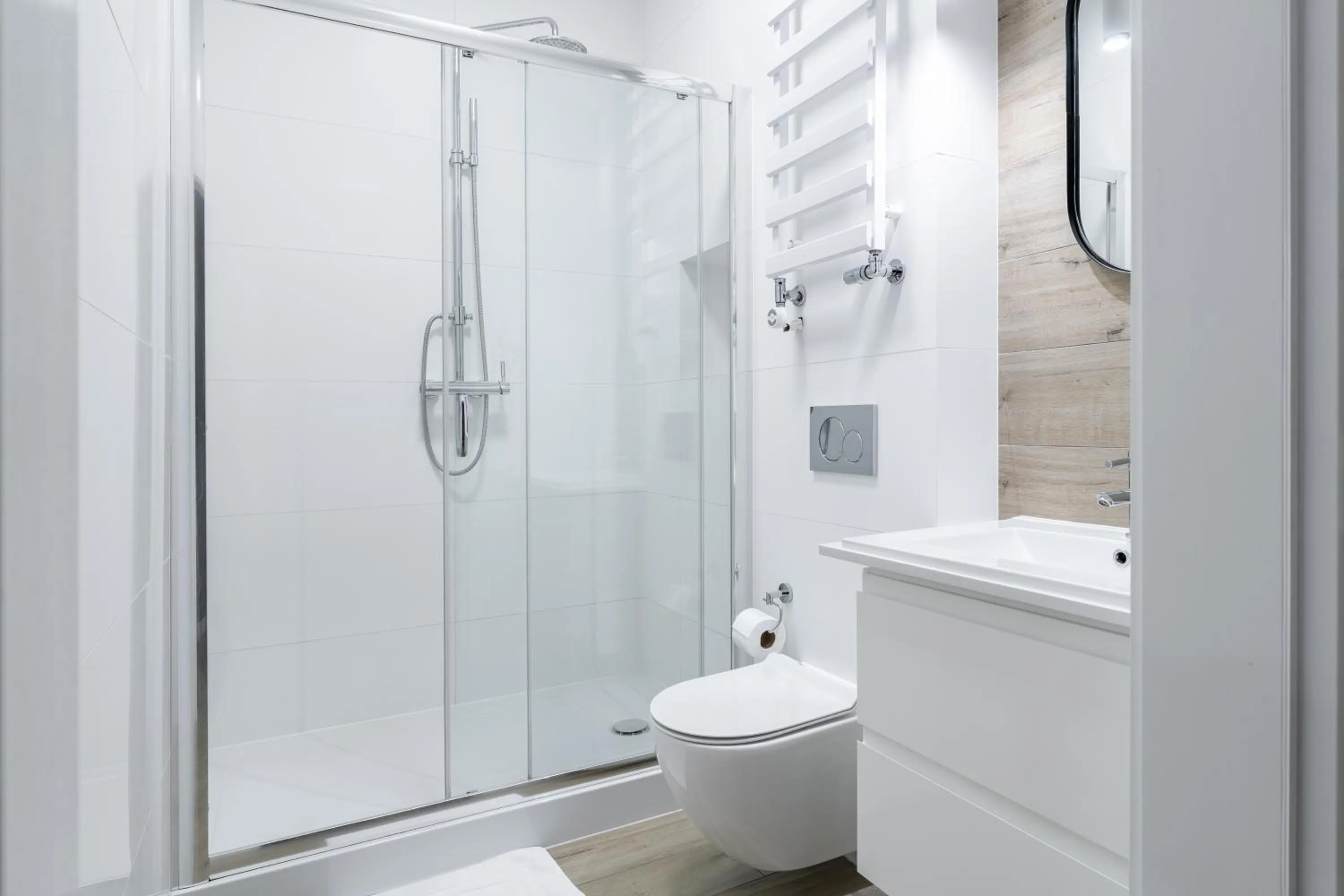 Shower in Łazienna Premier by Rentoom