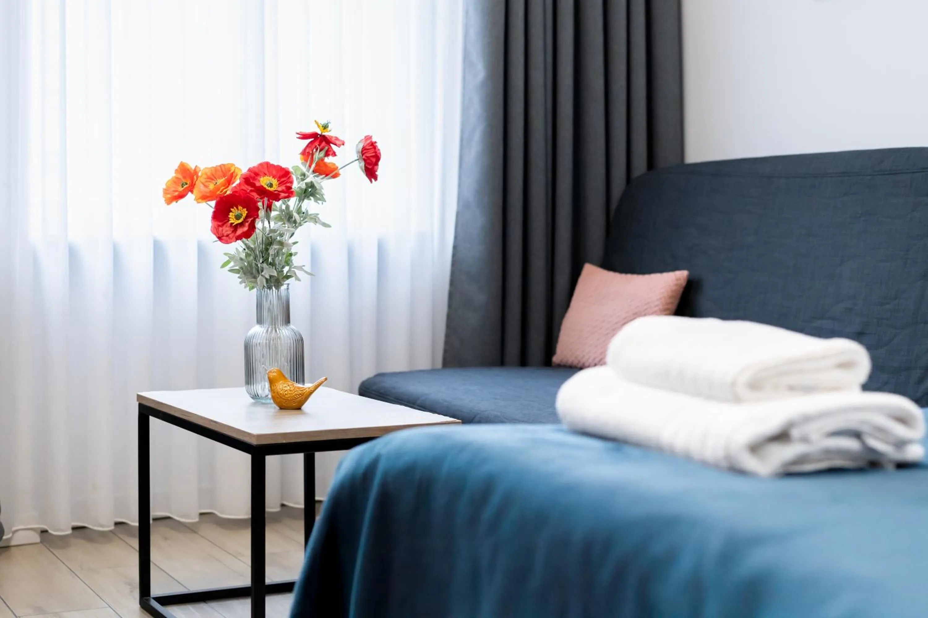 Decorative detail, Bed in Łazienna Premier by Rentoom