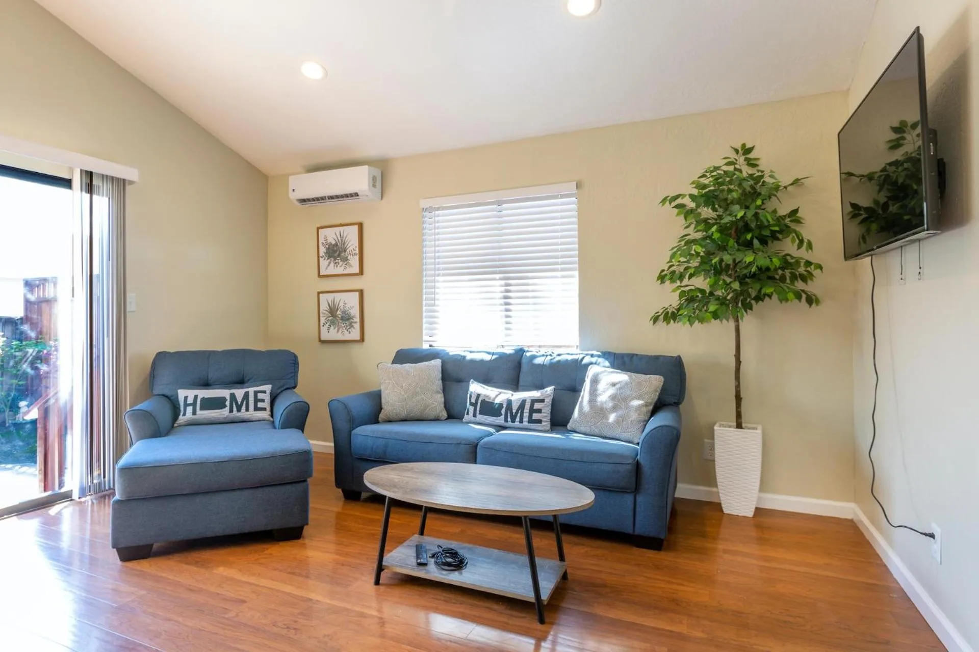 Living room in @ Marbella Lane 6BR Duplex in Downtown San Jose