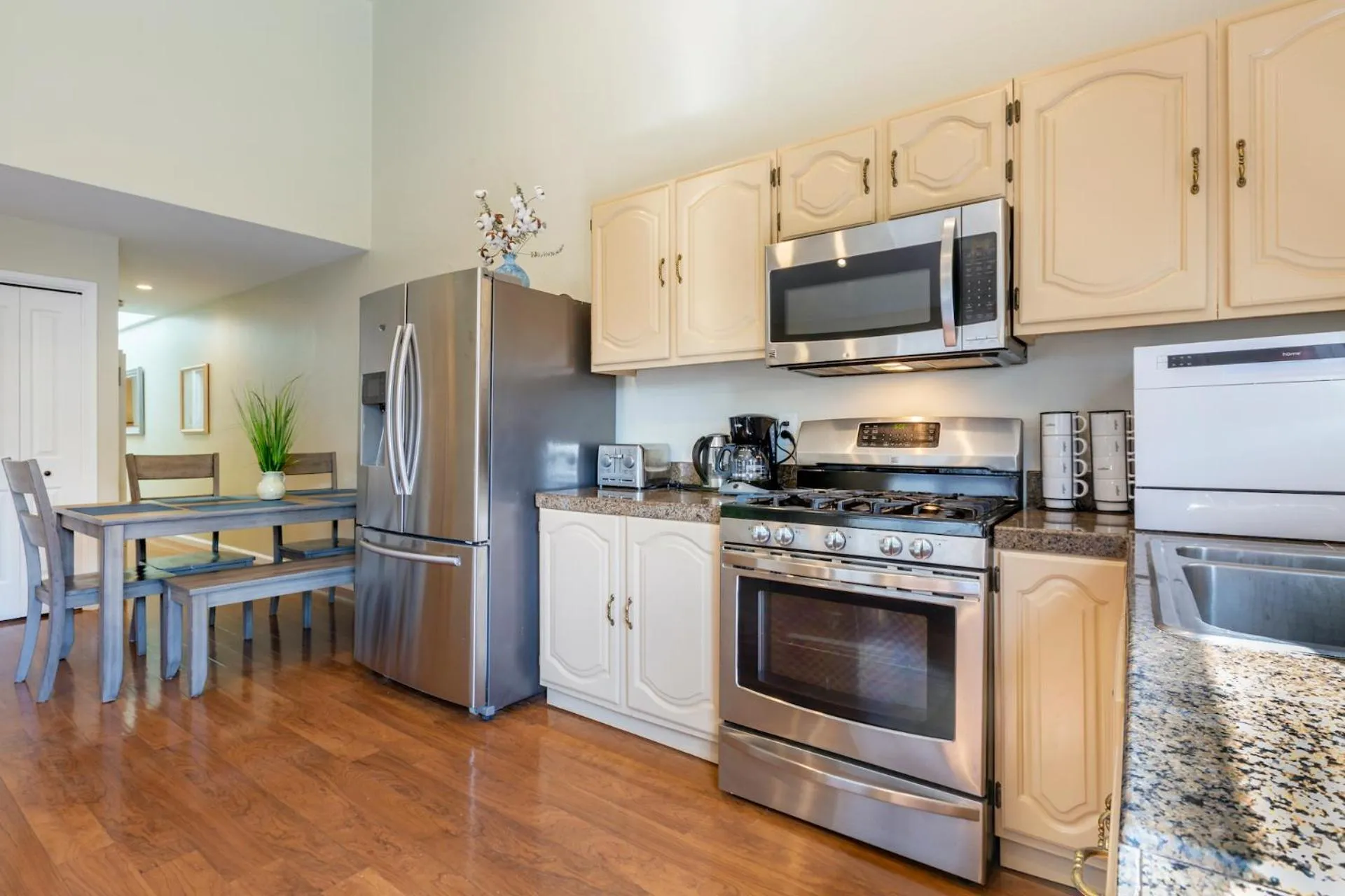 Kitchen or kitchenette in @ Marbella Lane 6BR Duplex in Downtown San Jose
