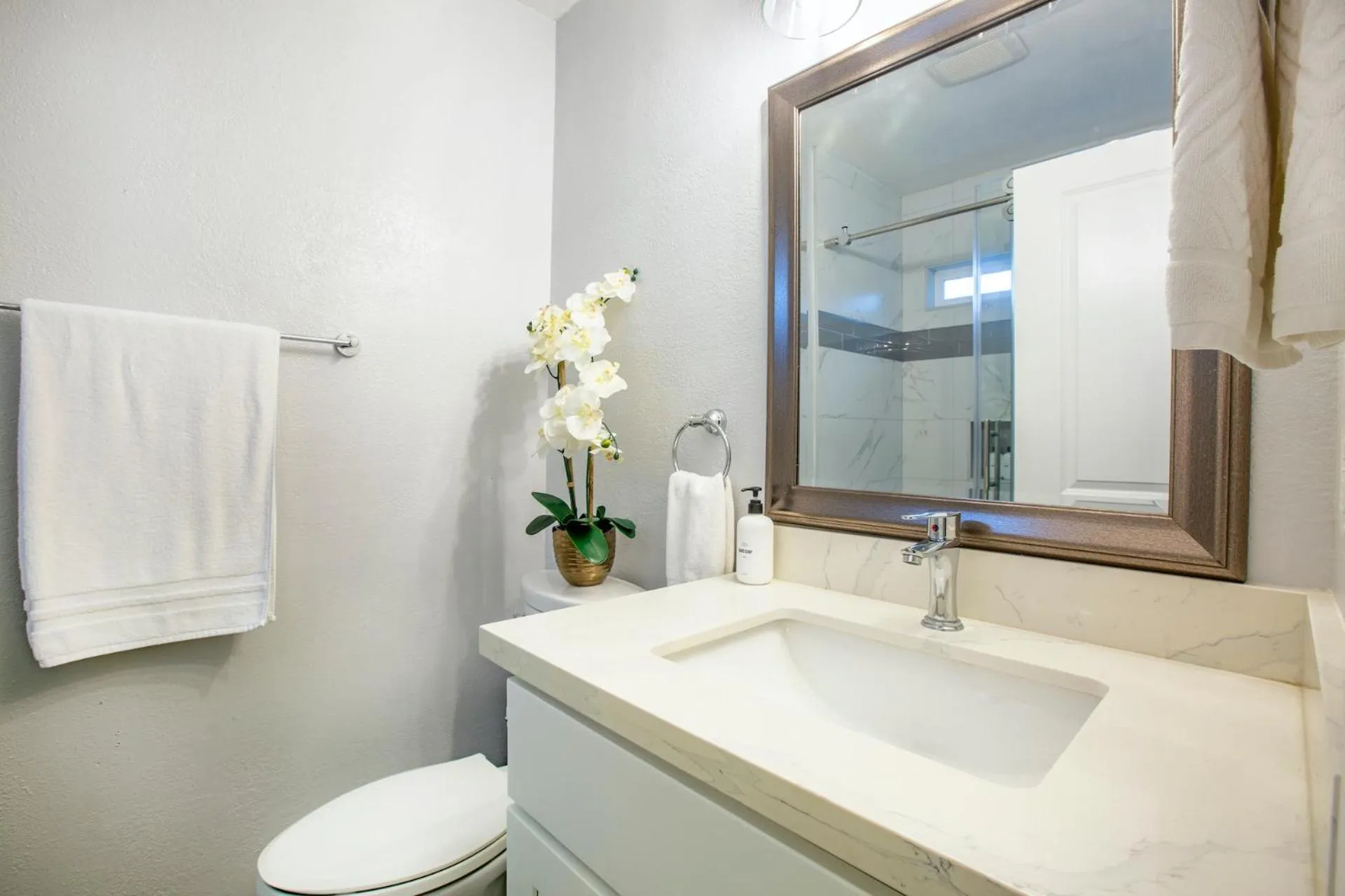 Bathroom in @ Marbella Lane 6BR Duplex in Downtown San Jose
