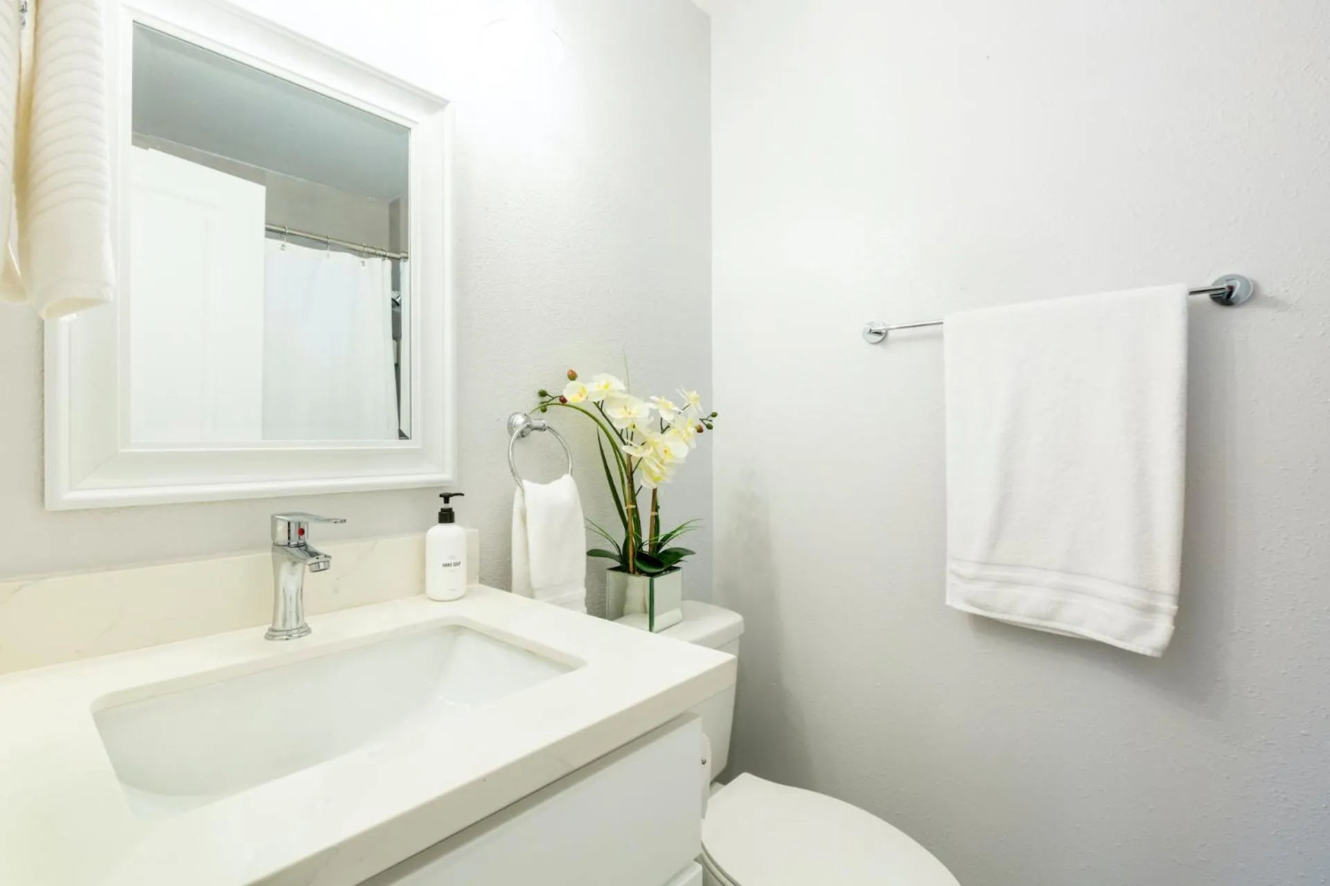Bathroom in @ Marbella Lane 6BR Duplex in Downtown San Jose