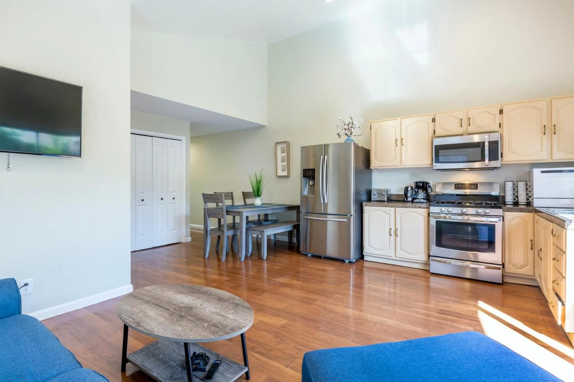 Kitchen or kitchenette in @ Marbella Lane 6BR Duplex in Downtown San Jose