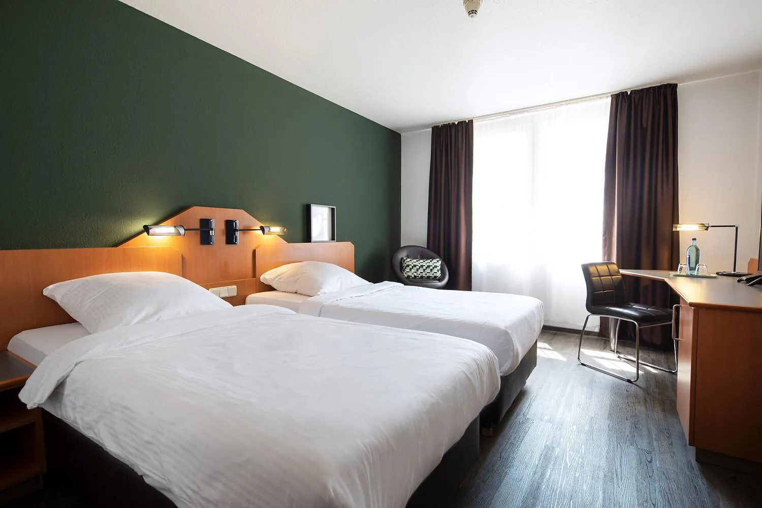 Photo of the whole room, Bed in ACHAT Hotel Heppenheim