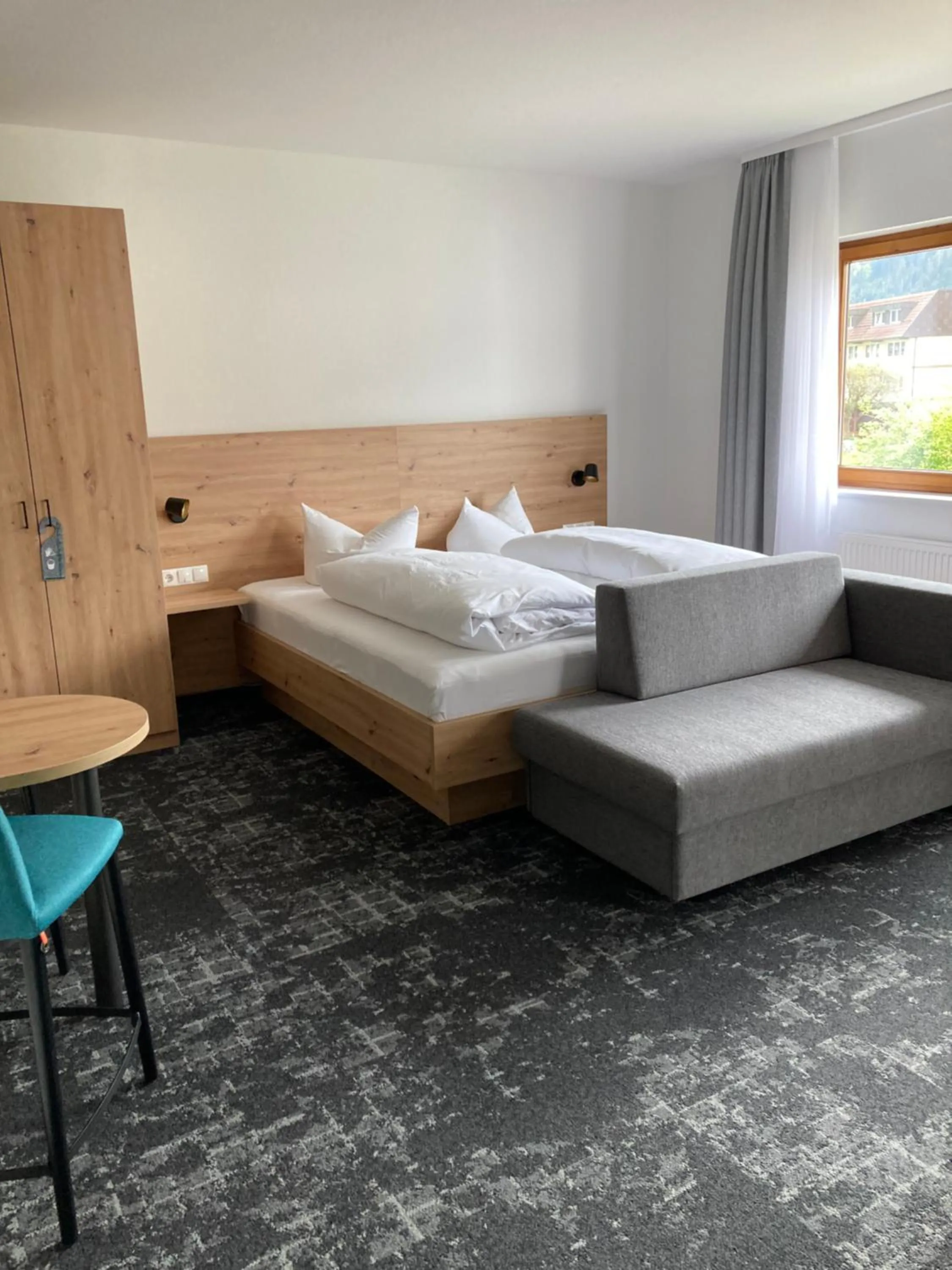 Photo of the whole room, Bed in Hotel Garni Schmieder’s Ochsen