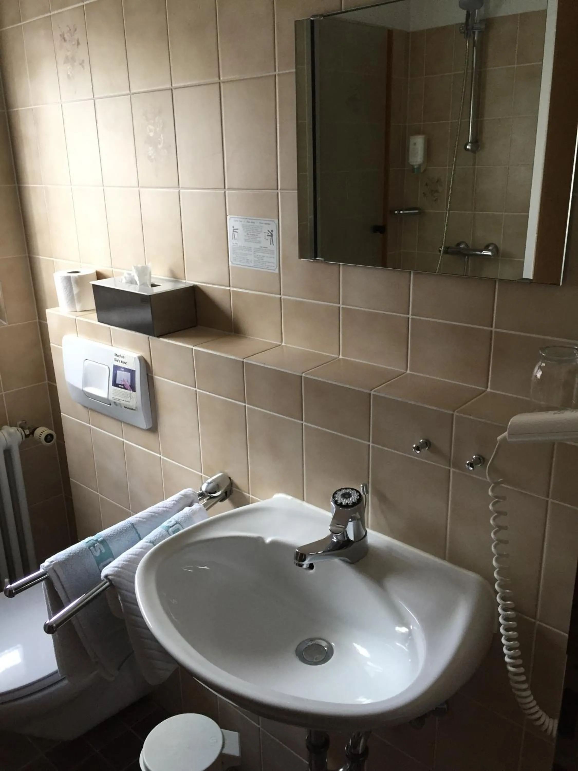 Photo of the whole room in Hotel Garni Schmieder’s Ochsen