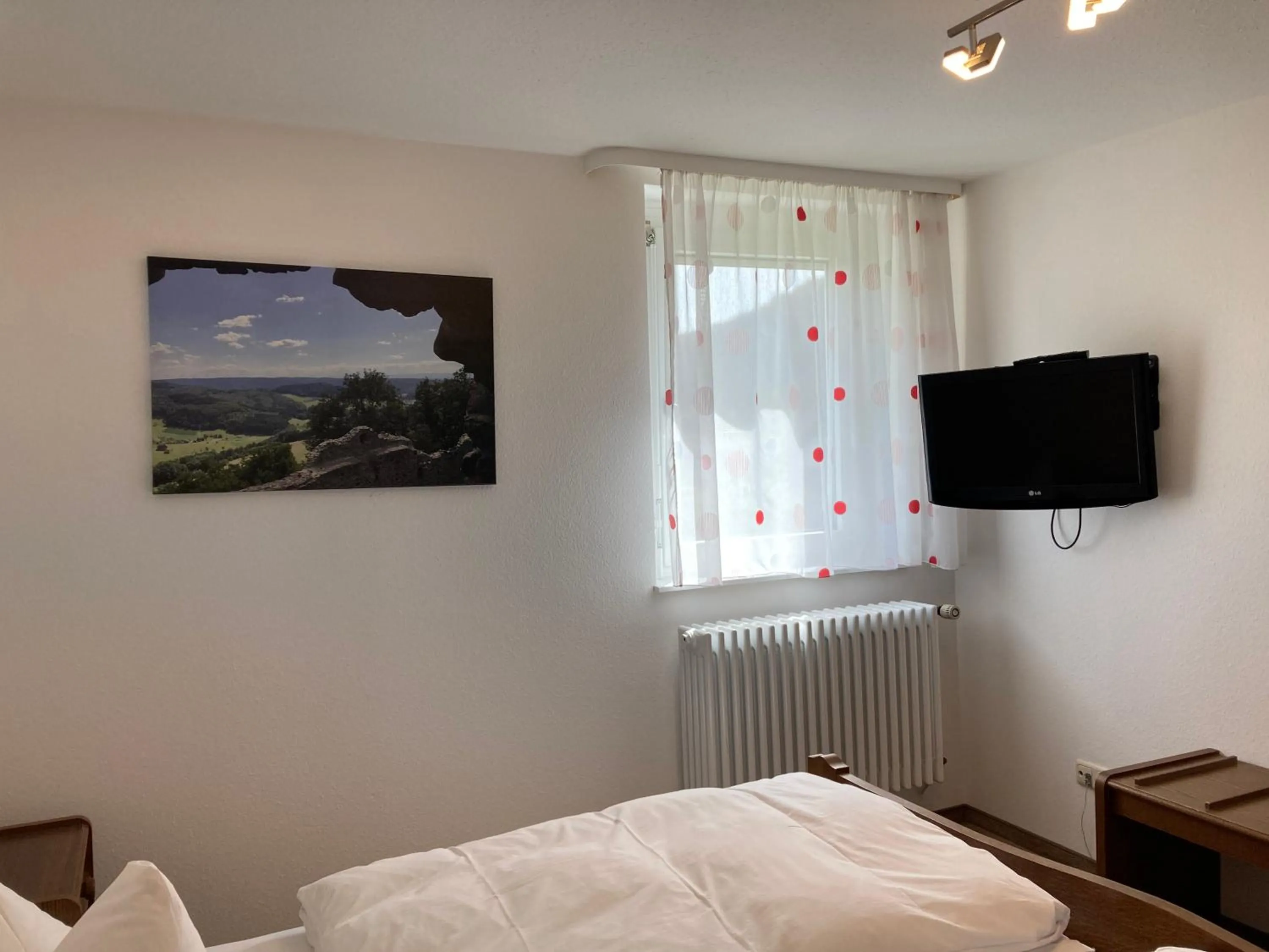 Photo of the whole room, Bed in Hotel Garni Schmieder’s Ochsen