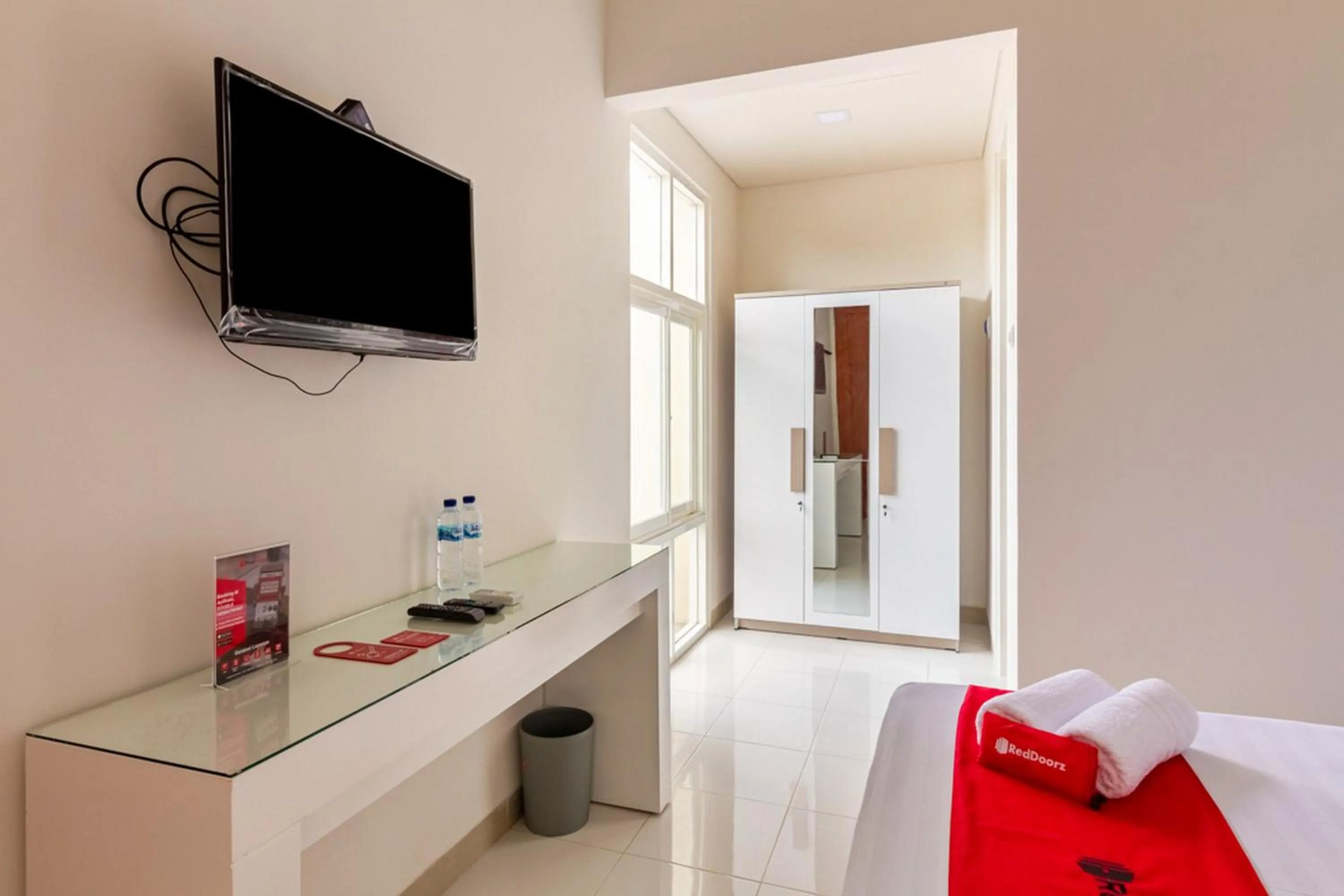 Bed in RedDoorz Syariah @ Kebraon