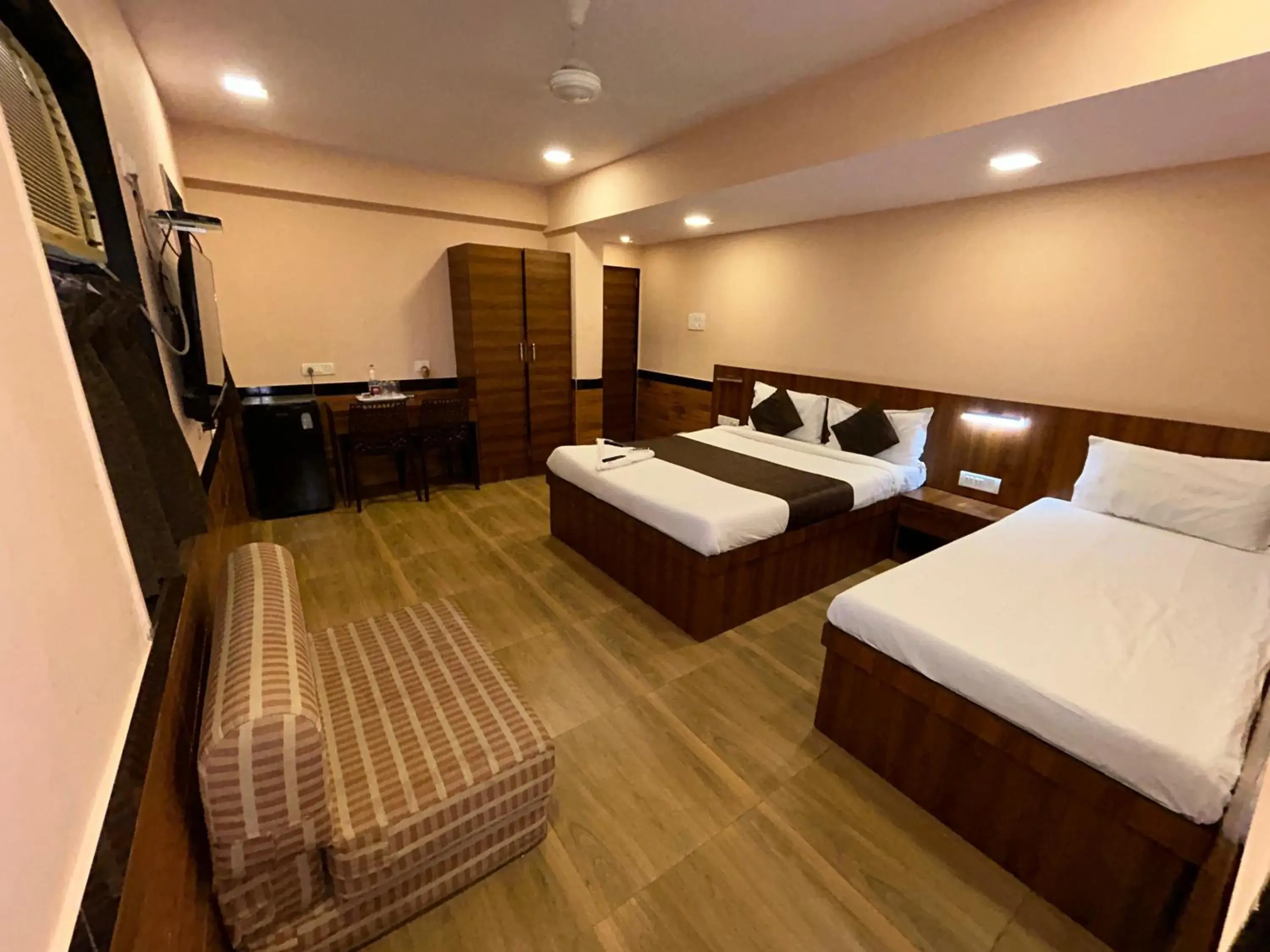 Superior Triple Room in Lucky Service Apartments - Near BKC Superior Triple Room in Lucky Service Apartments - Near BKC
