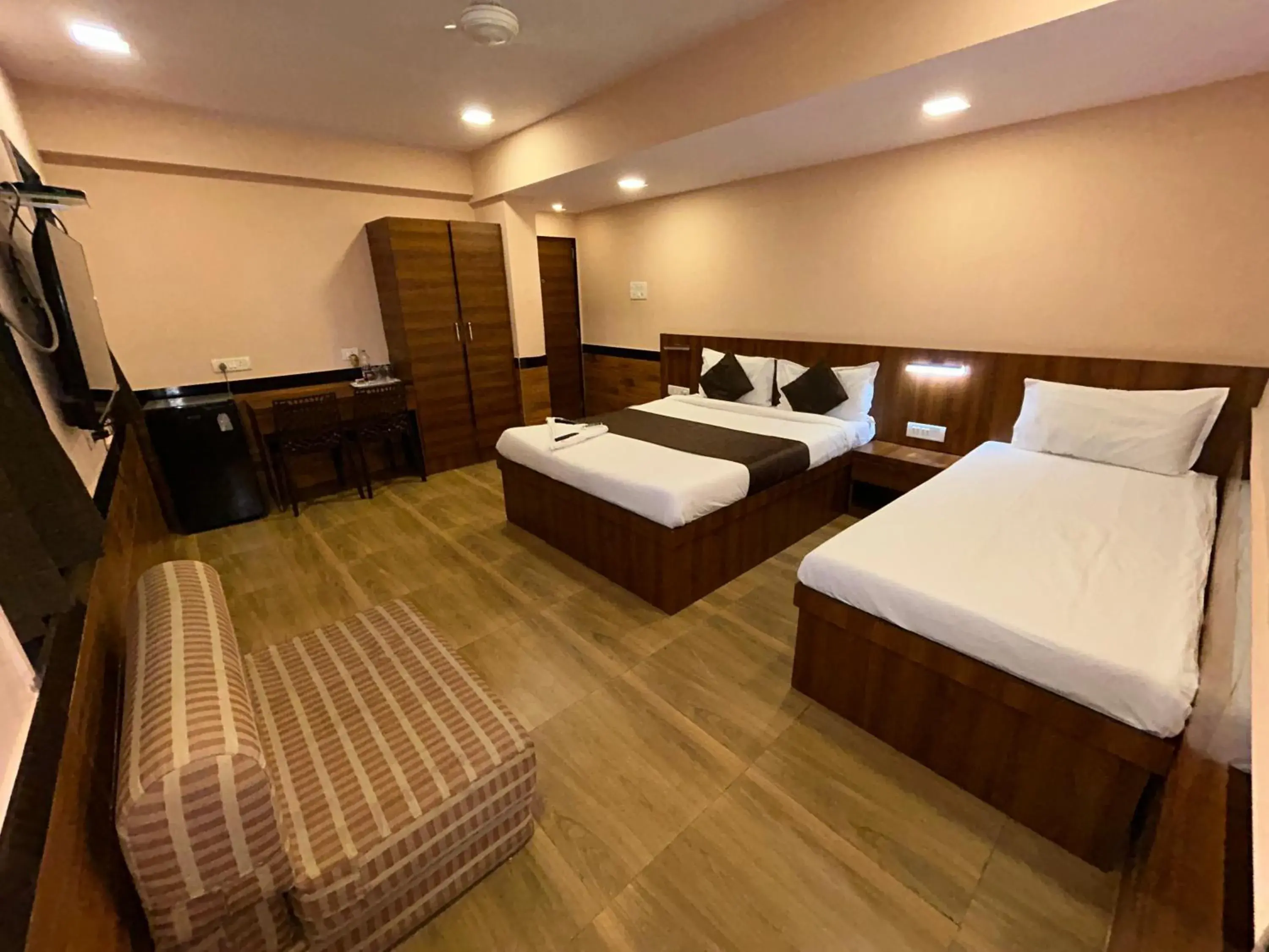 Lucky Service Apartments - Near BKC Lucky Service Apartments - Near BKC
