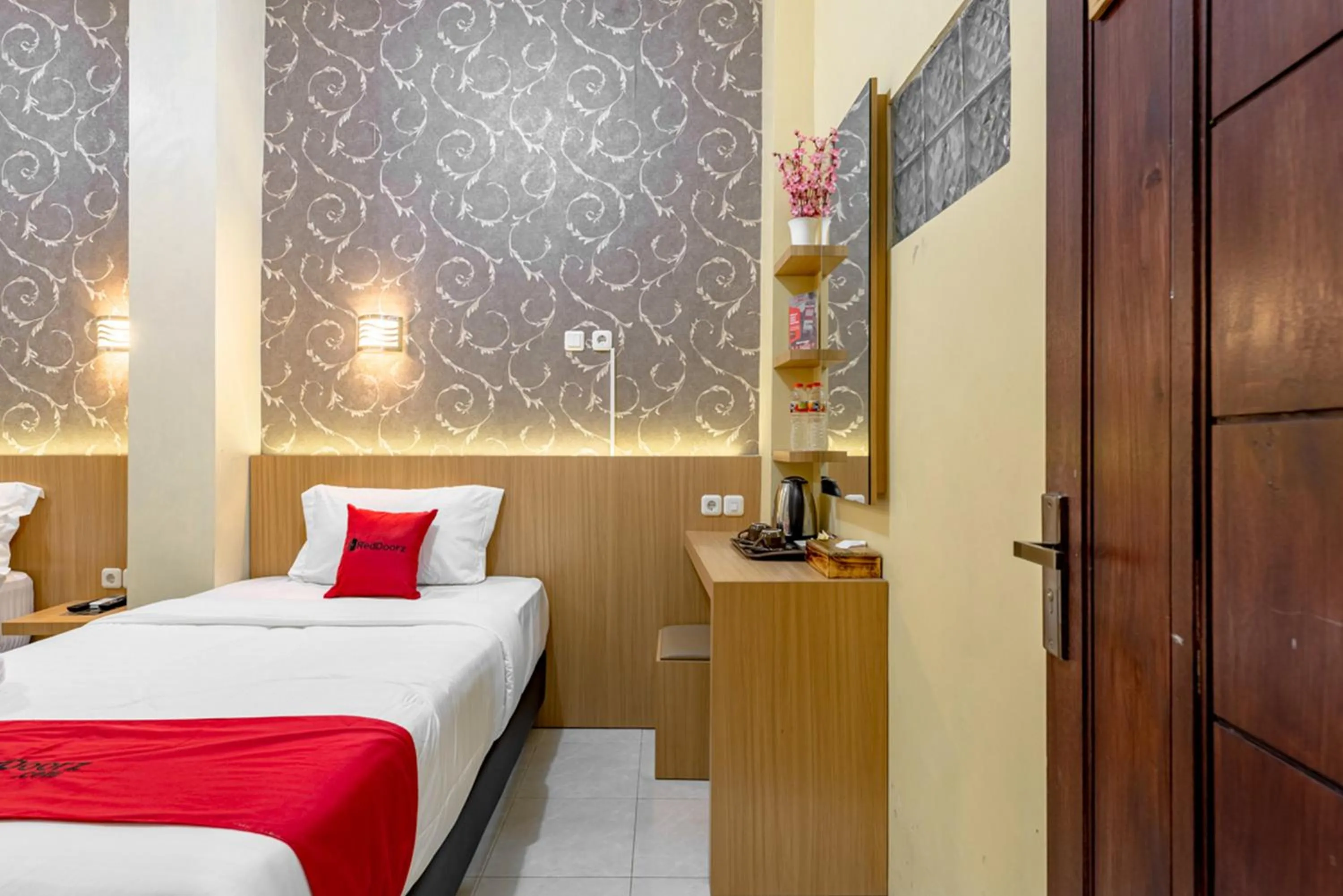 Bed in RedDoorz near Dino Park