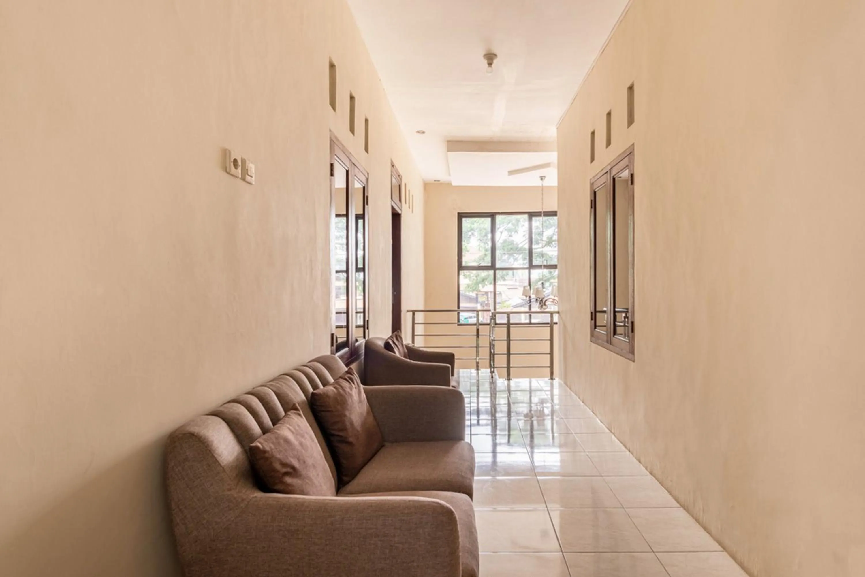 Facade/entrance in RedDoorz near Dino Park