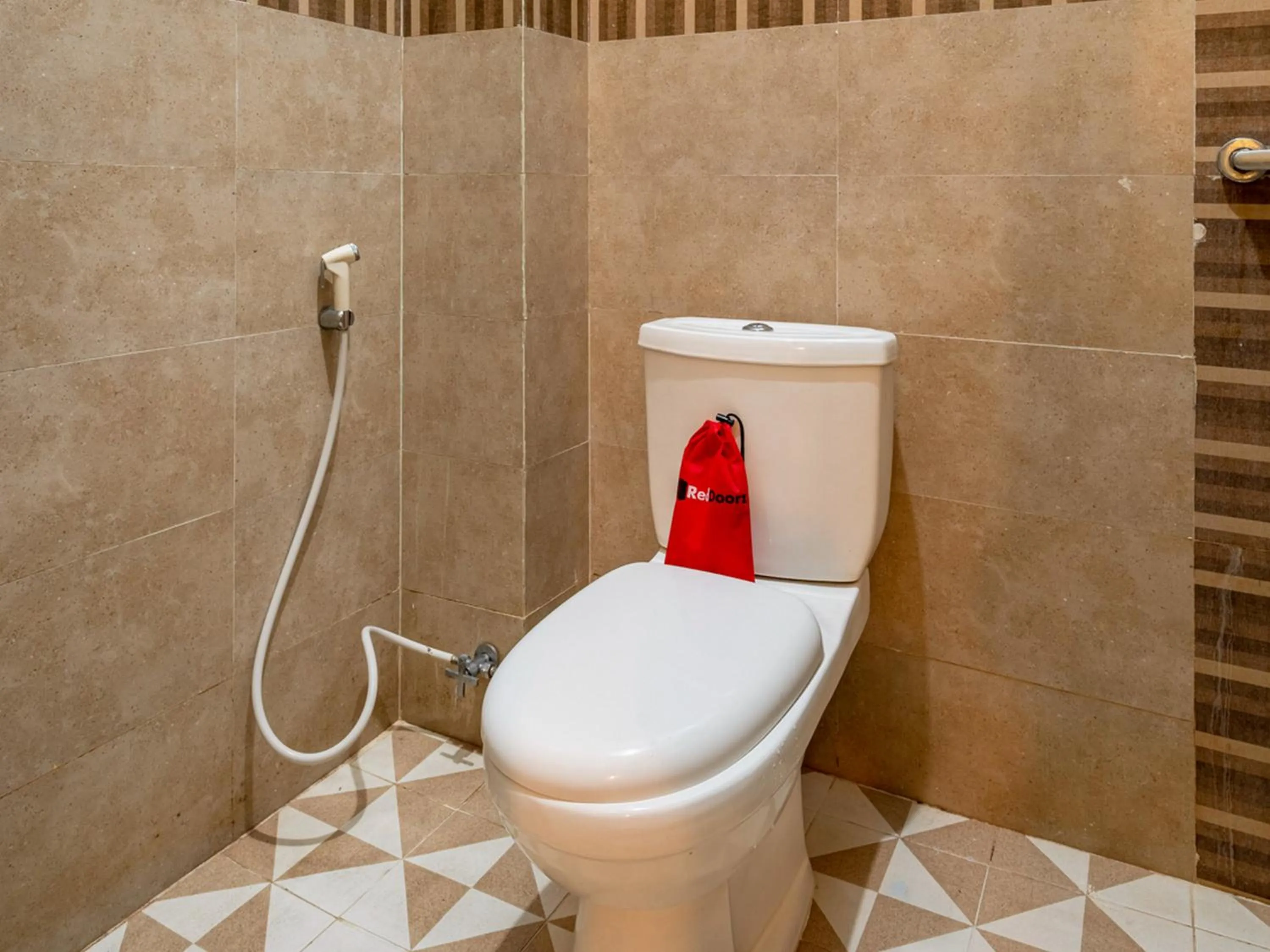 Bathroom in RedDoorz near Dino Park