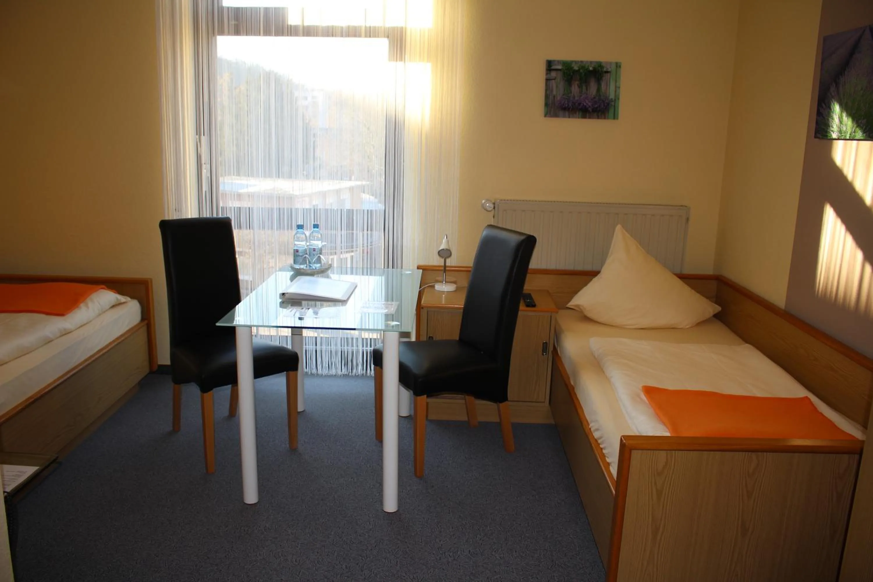 Photo of the whole room, Bed in Hotel Garni am Goetheplatz