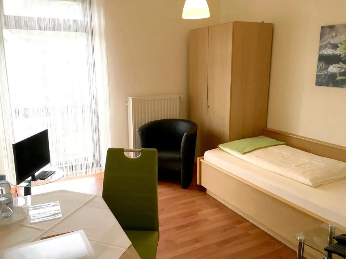 Photo of the whole room, Bed in Hotel Garni am Goetheplatz