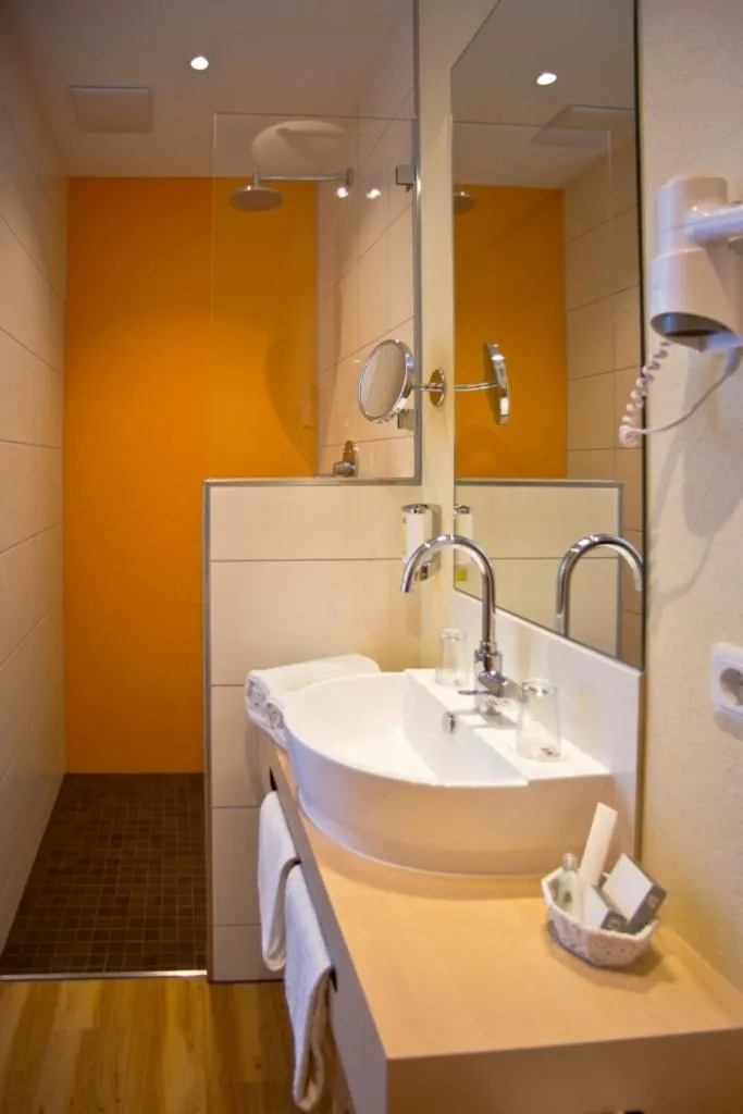 Bathroom in Rotenberg PT Hotel