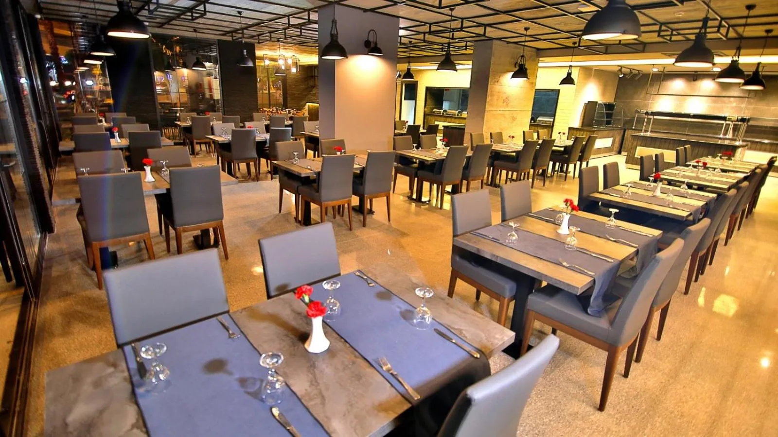 Restaurant/places to eat in Ramira Joy Hotel