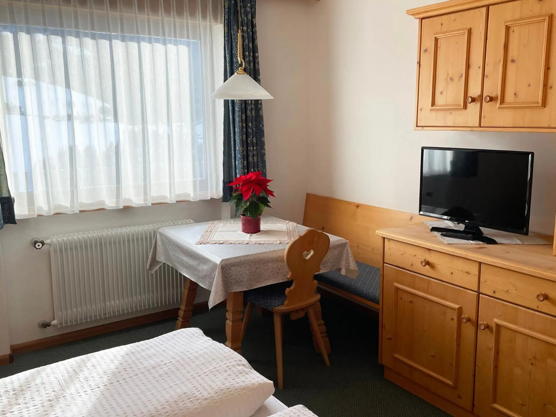 Dining area, Bed in Residence Lastei