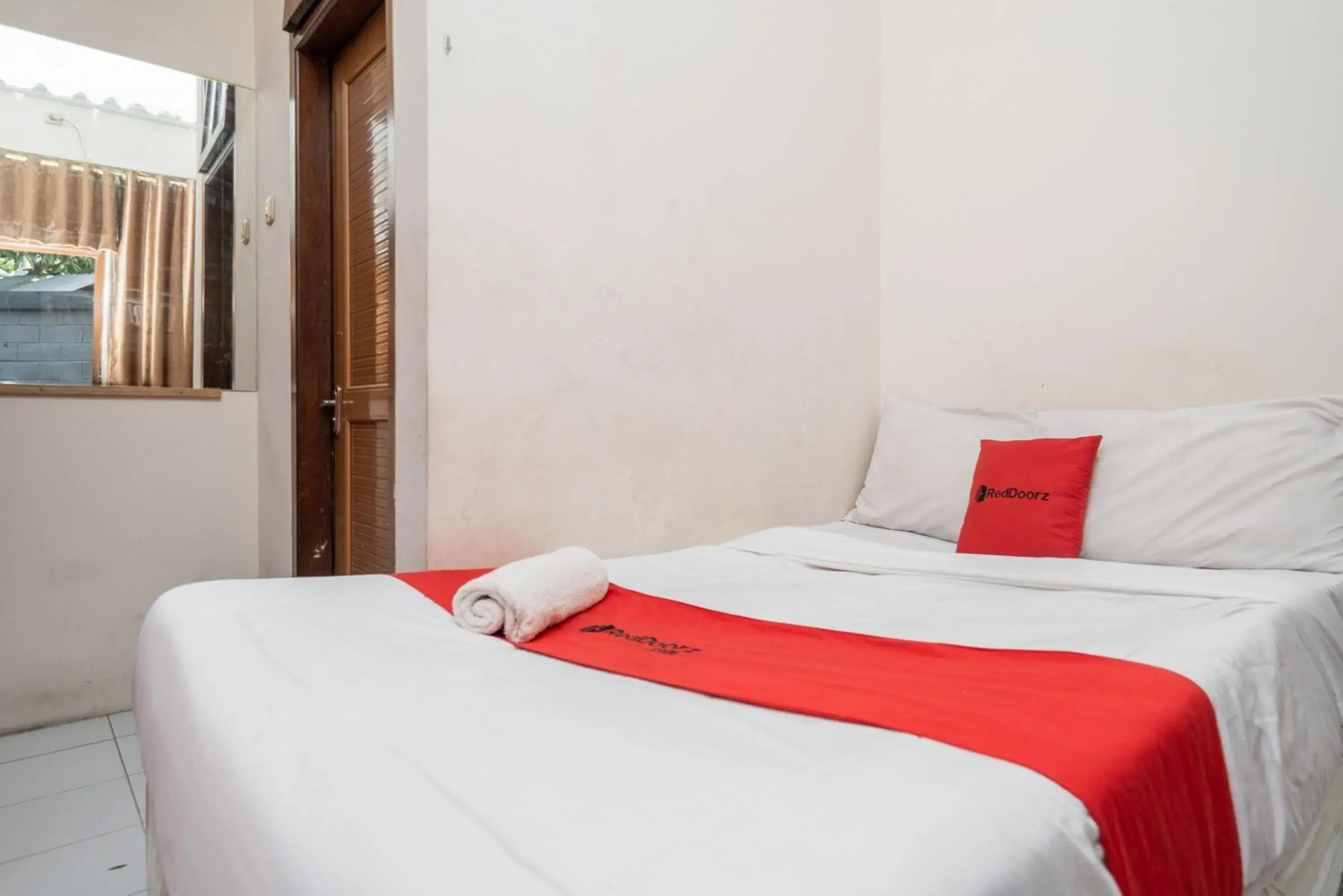 Bed in RedDoorz Plus @ Gunungsari Surabaya Bed in RedDoorz Plus @ Gunungsari Surabaya