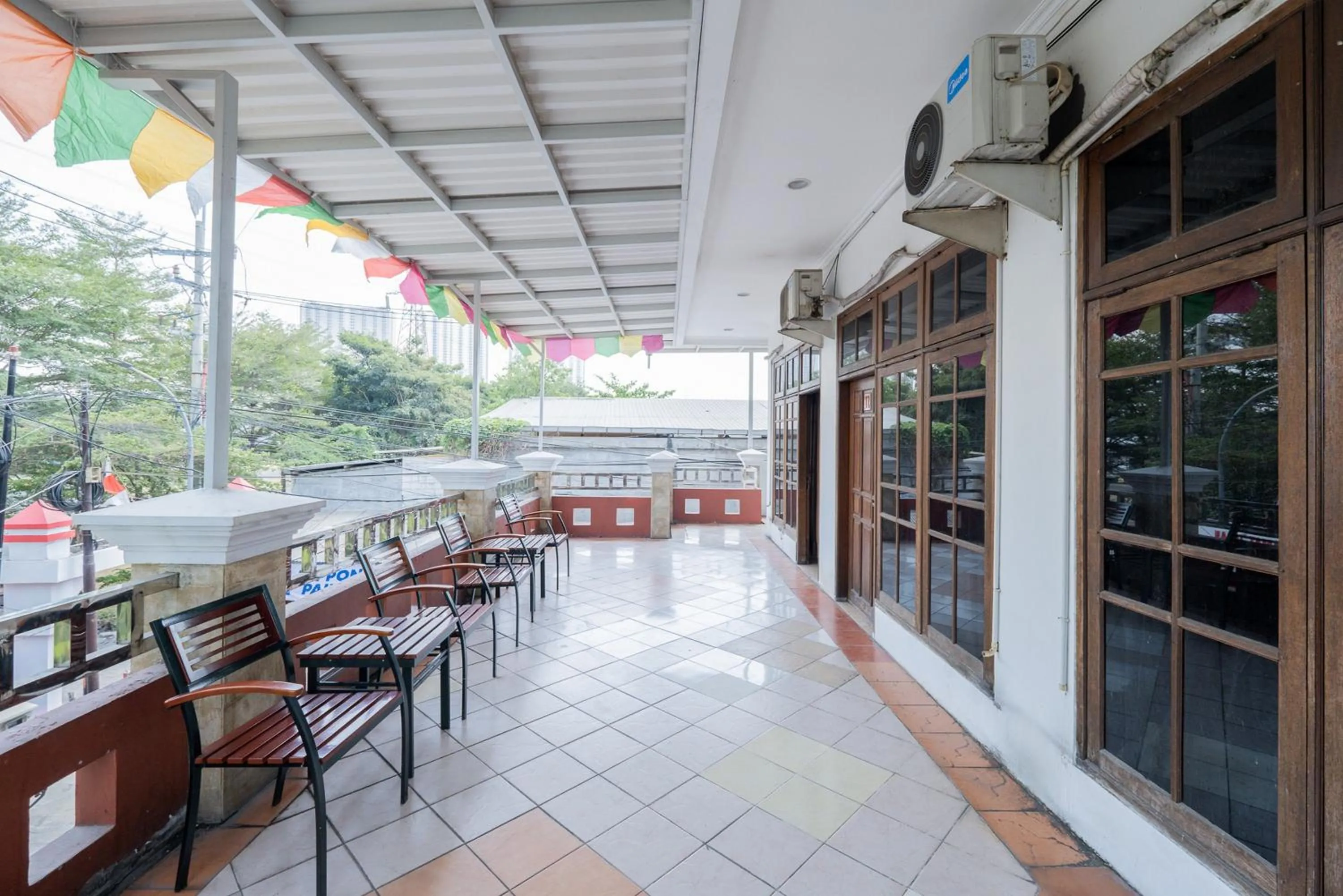 Property building in RedDoorz Plus @ Gunungsari Surabaya