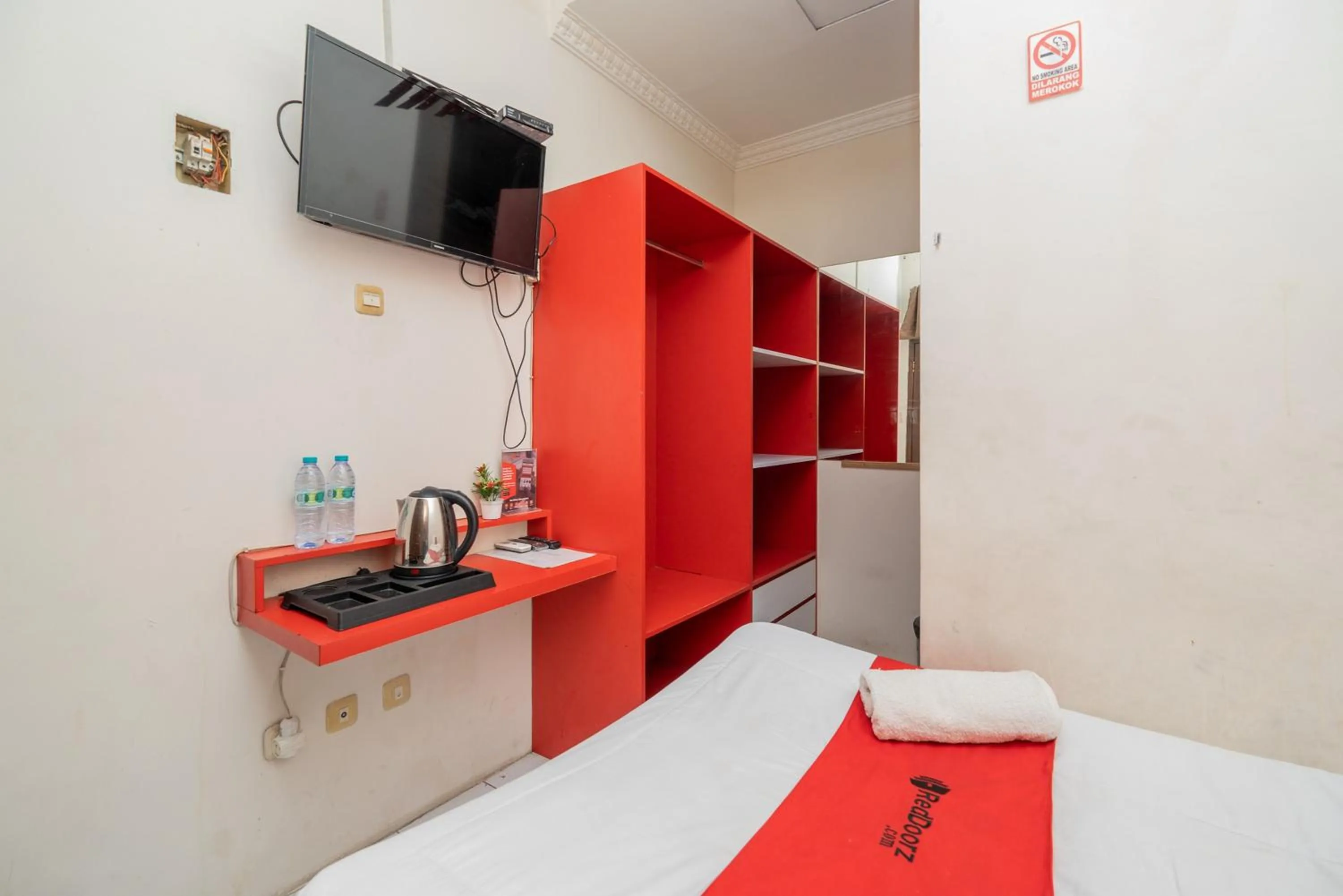 Bed in RedDoorz Plus @ Gunungsari Surabaya