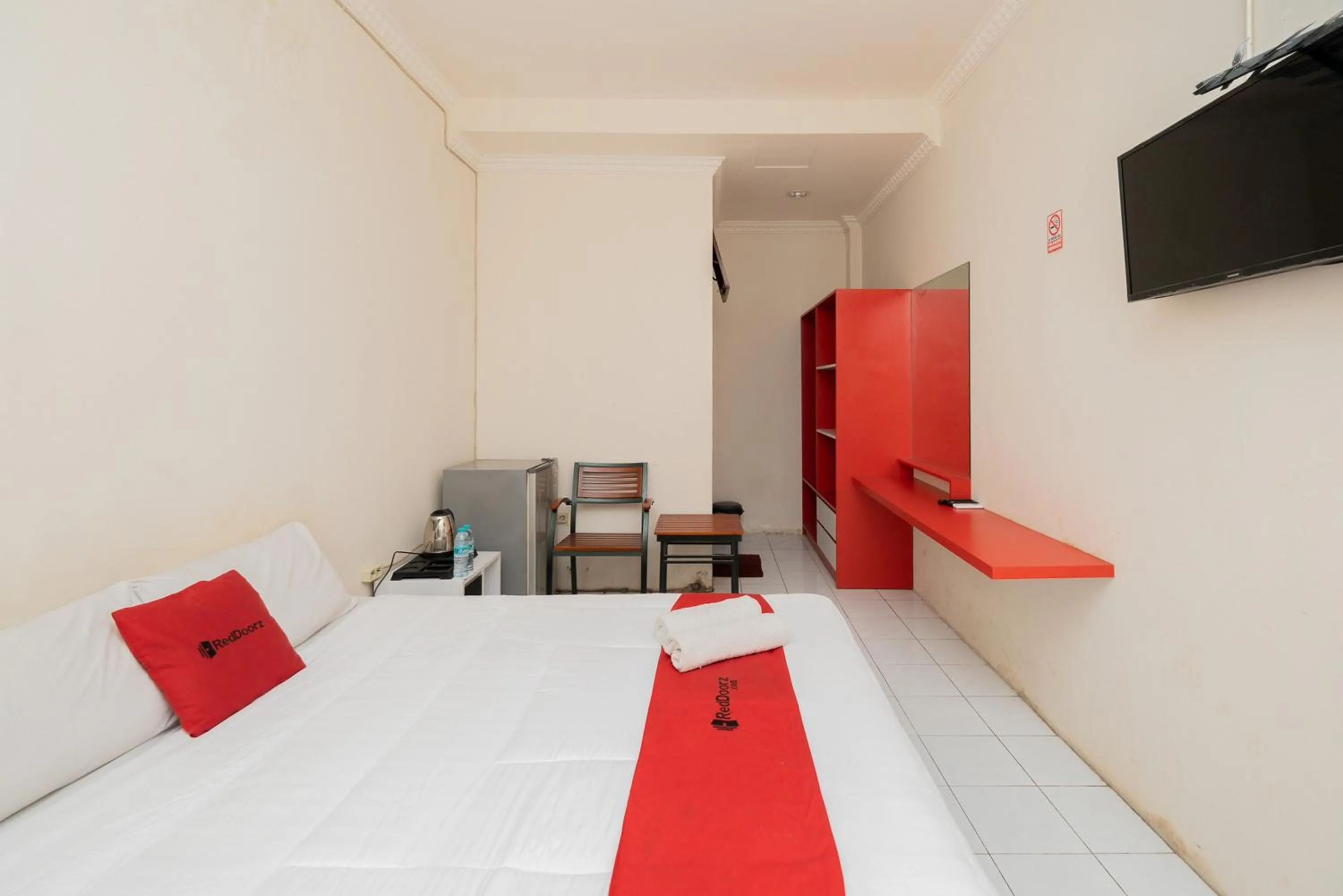 Bed in RedDoorz Plus @ Gunungsari Surabaya