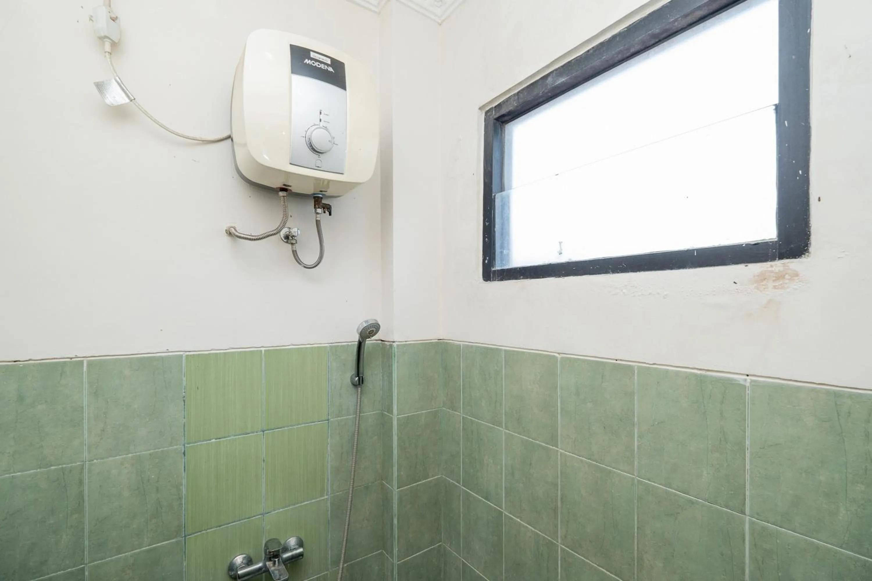 Bathroom in RedDoorz Plus @ Gunungsari Surabaya