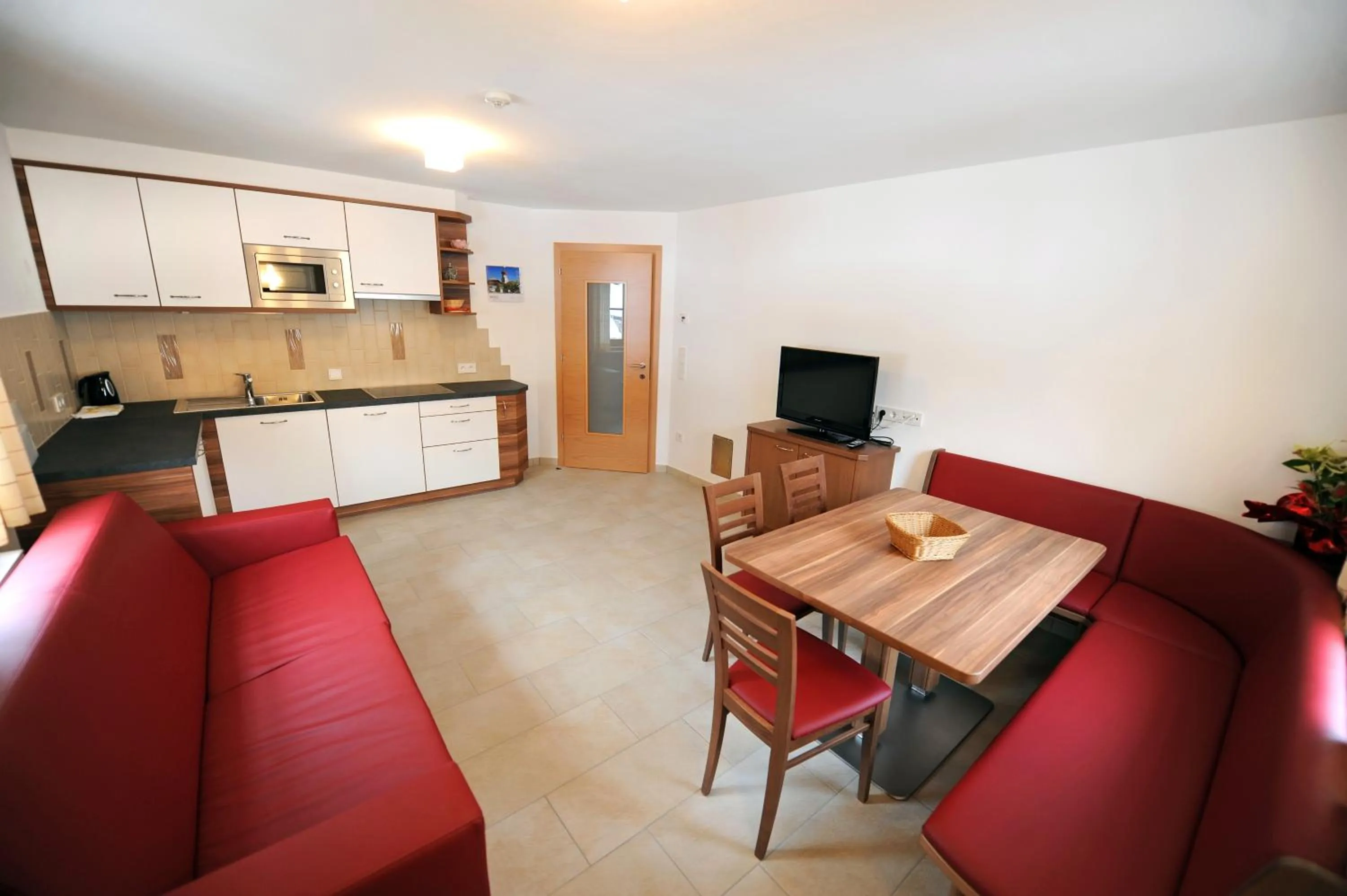 Kitchen or kitchenette in Apartments Restaurant Rusctlea