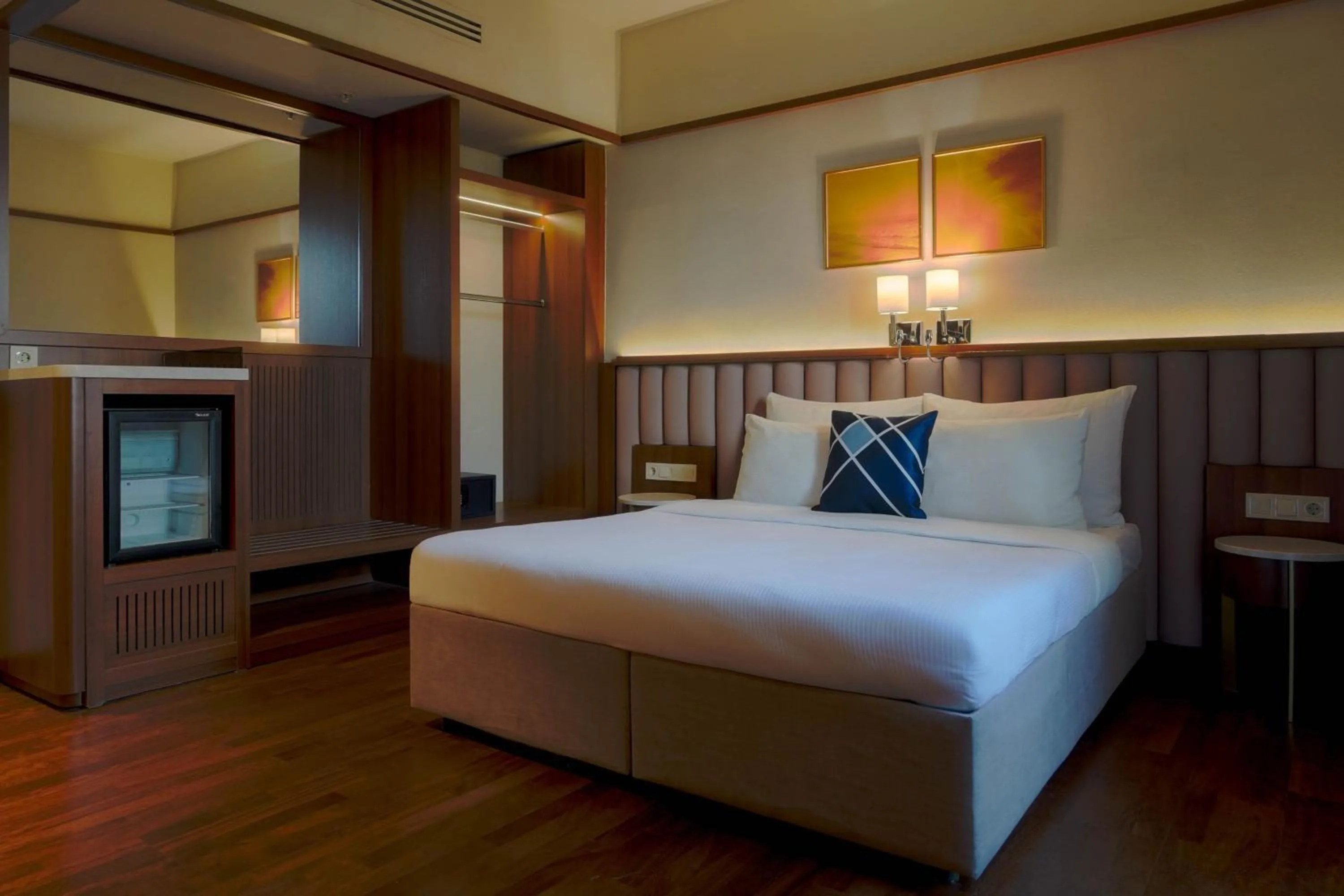 Photo of the whole room, Bed in Trio Suites Hotel Gorukle