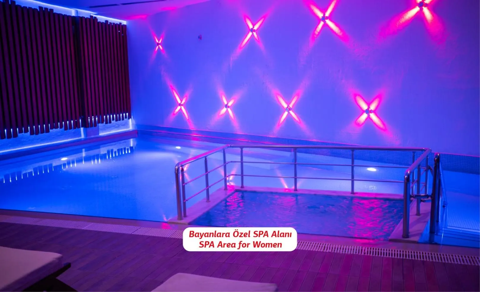 Swimming pool in Yalova Lova Hotel & SPA Yalova
