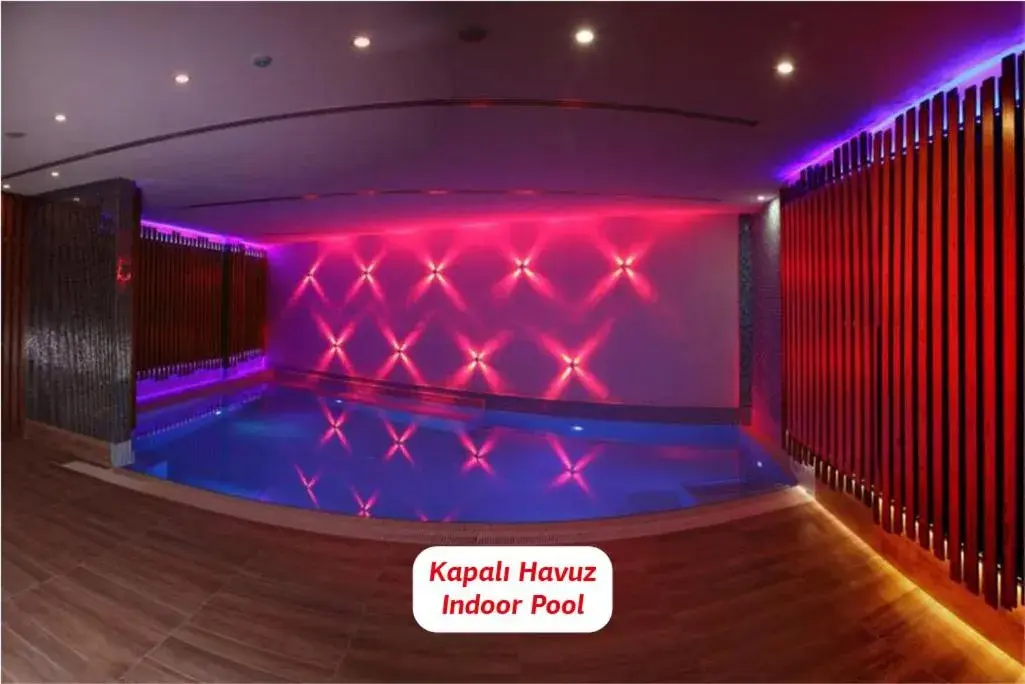 Swimming pool in Yalova Lova Hotel & SPA Yalova Swimming pool in Yalova Lova Hotel & SPA Yalova