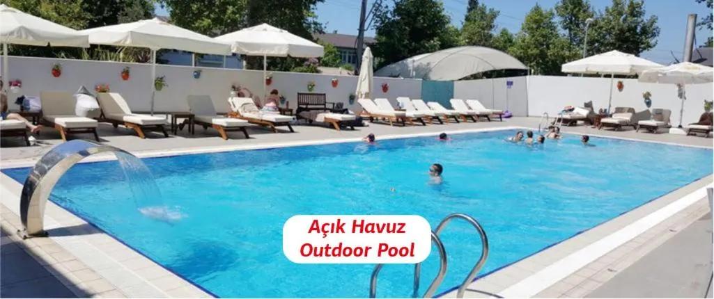 Swimming pool in Yalova Lova Hotel & SPA Yalova