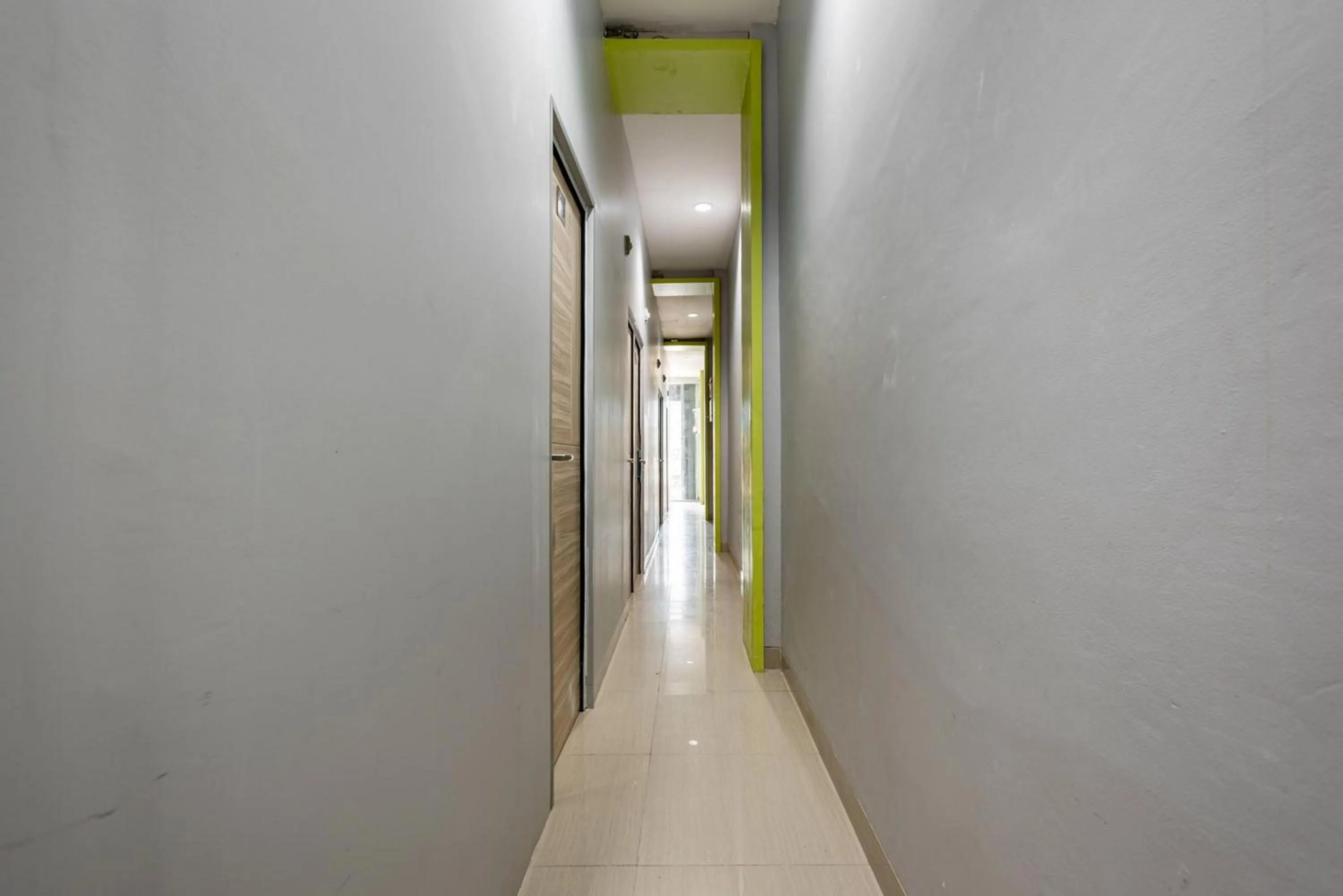 Facade/entrance in RedDoorz near Tanjung Duren 2