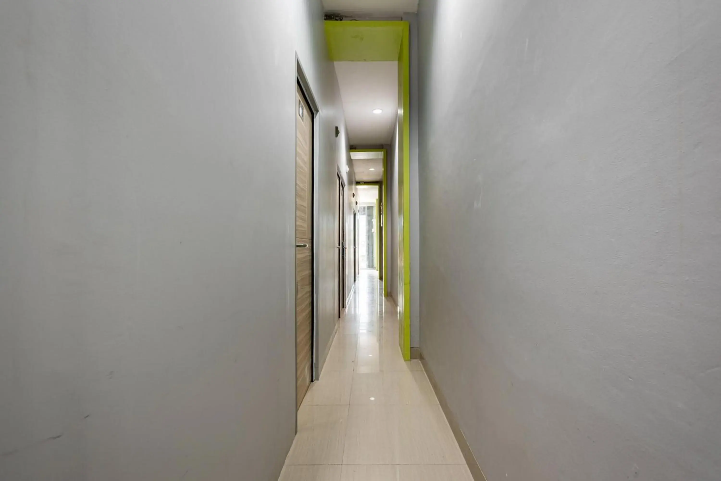 Facade/entrance in RedDoorz near Tanjung Duren 2 Facade/entrance in RedDoorz near Tanjung Duren 2