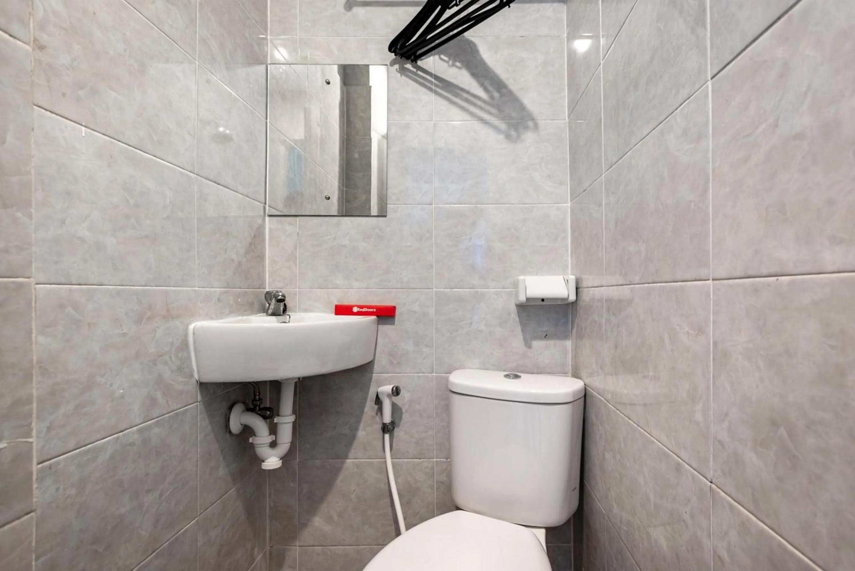 Bathroom in RedDoorz near Tanjung Duren 2