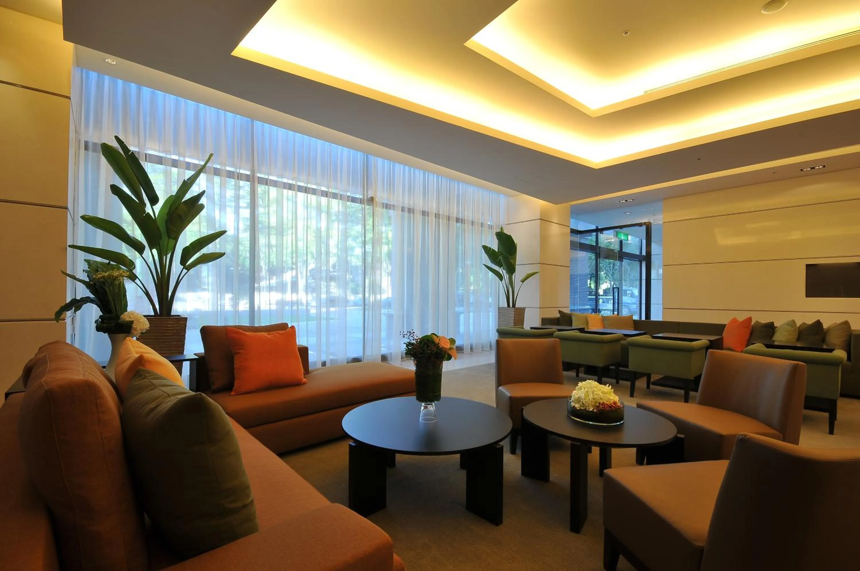 Lobby or reception, Lounge/Bar in Zenda Suites
