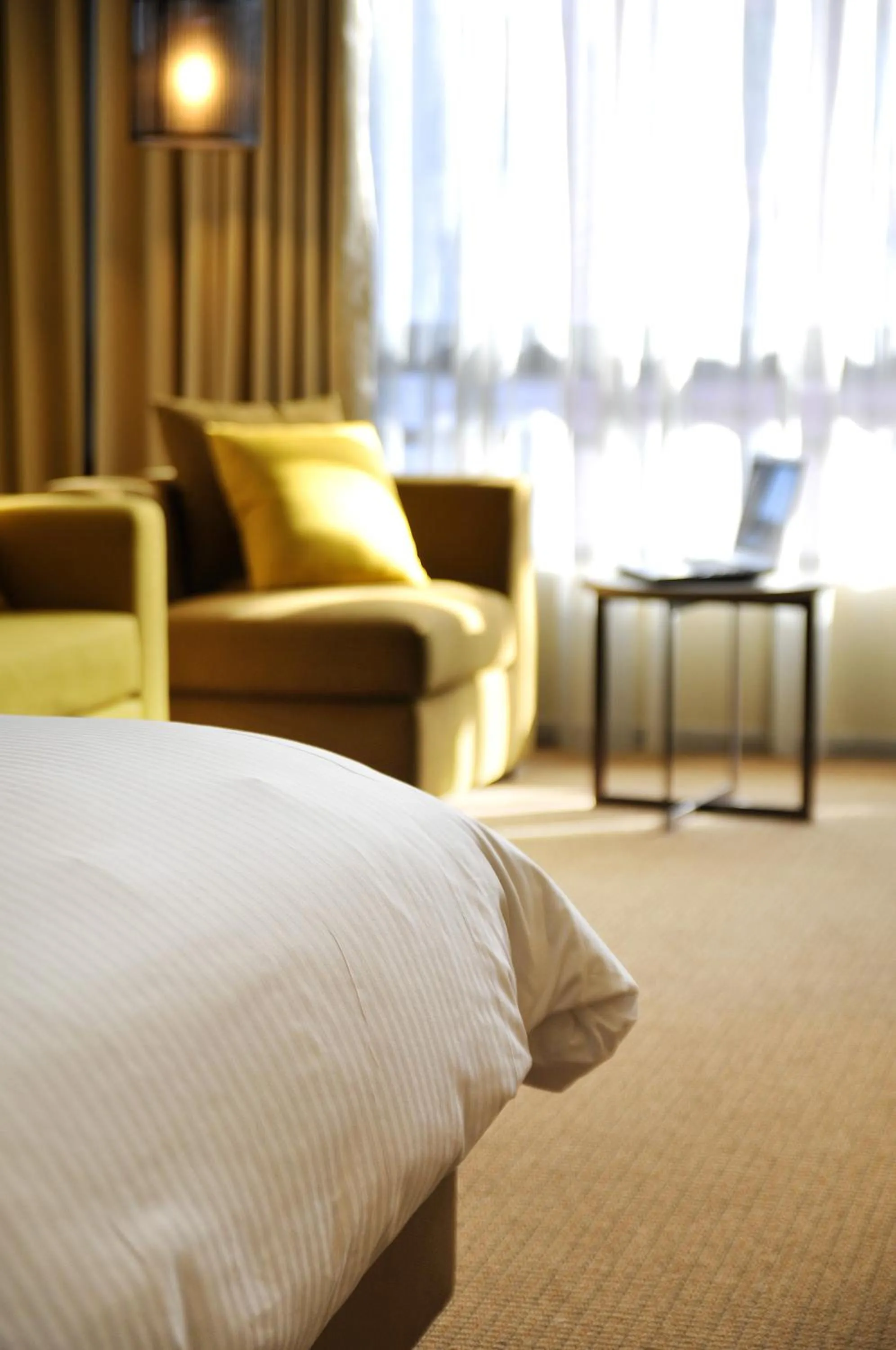 Seating area, Bed in Zenda Suites