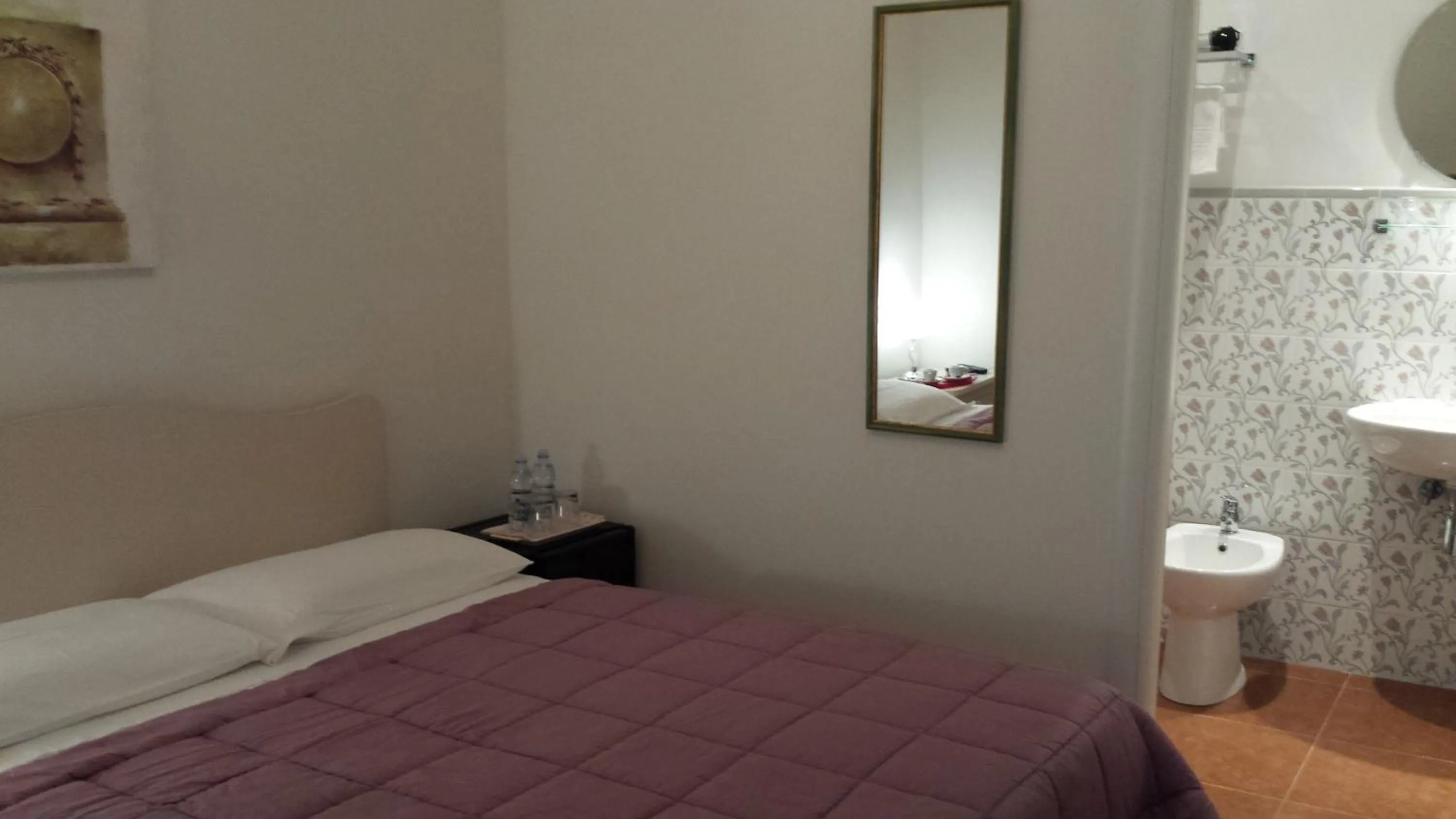 Photo of the whole room, Bed in Domus Flaviae