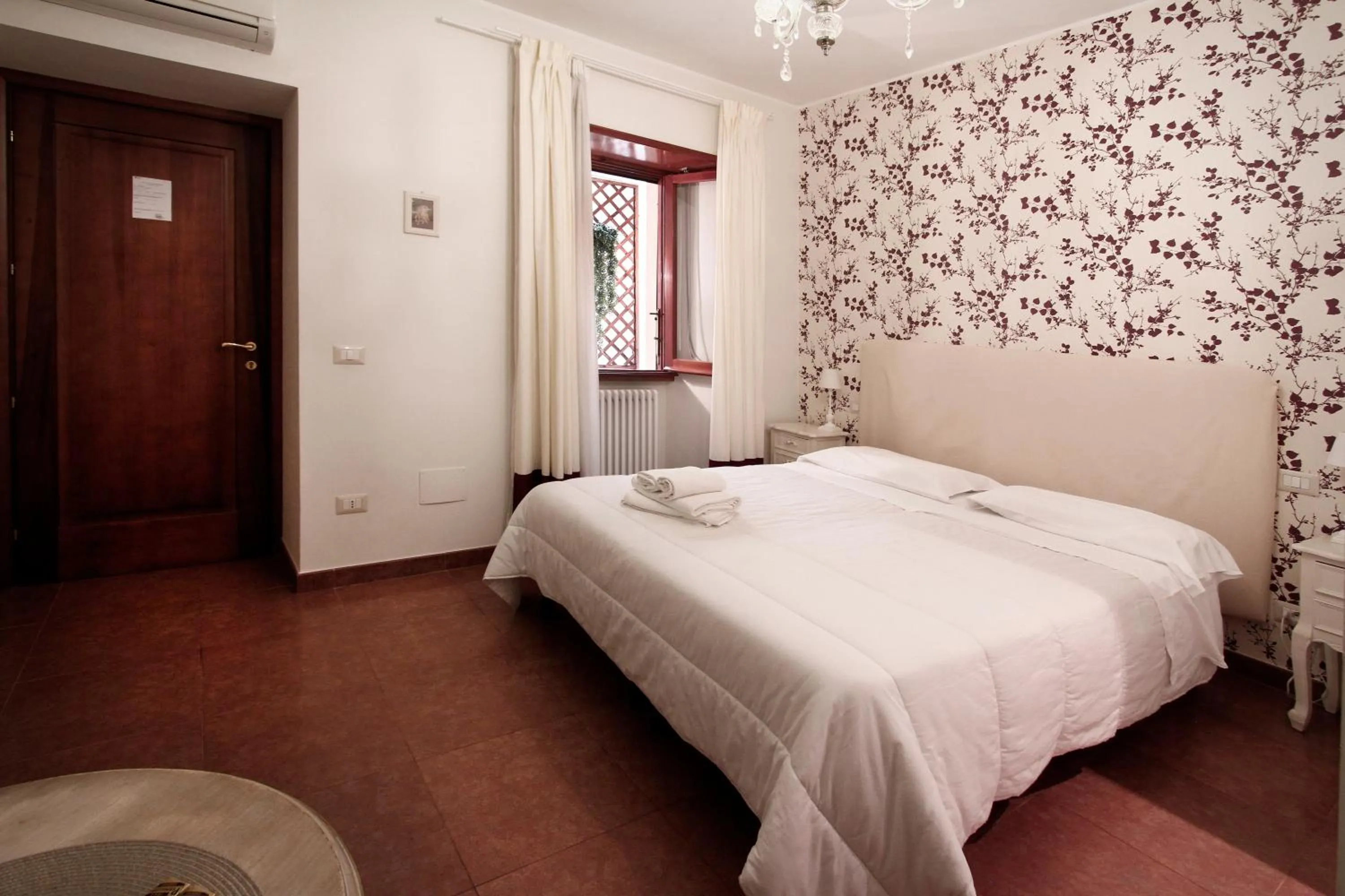 Photo of the whole room, Bed in Domus Flaviae