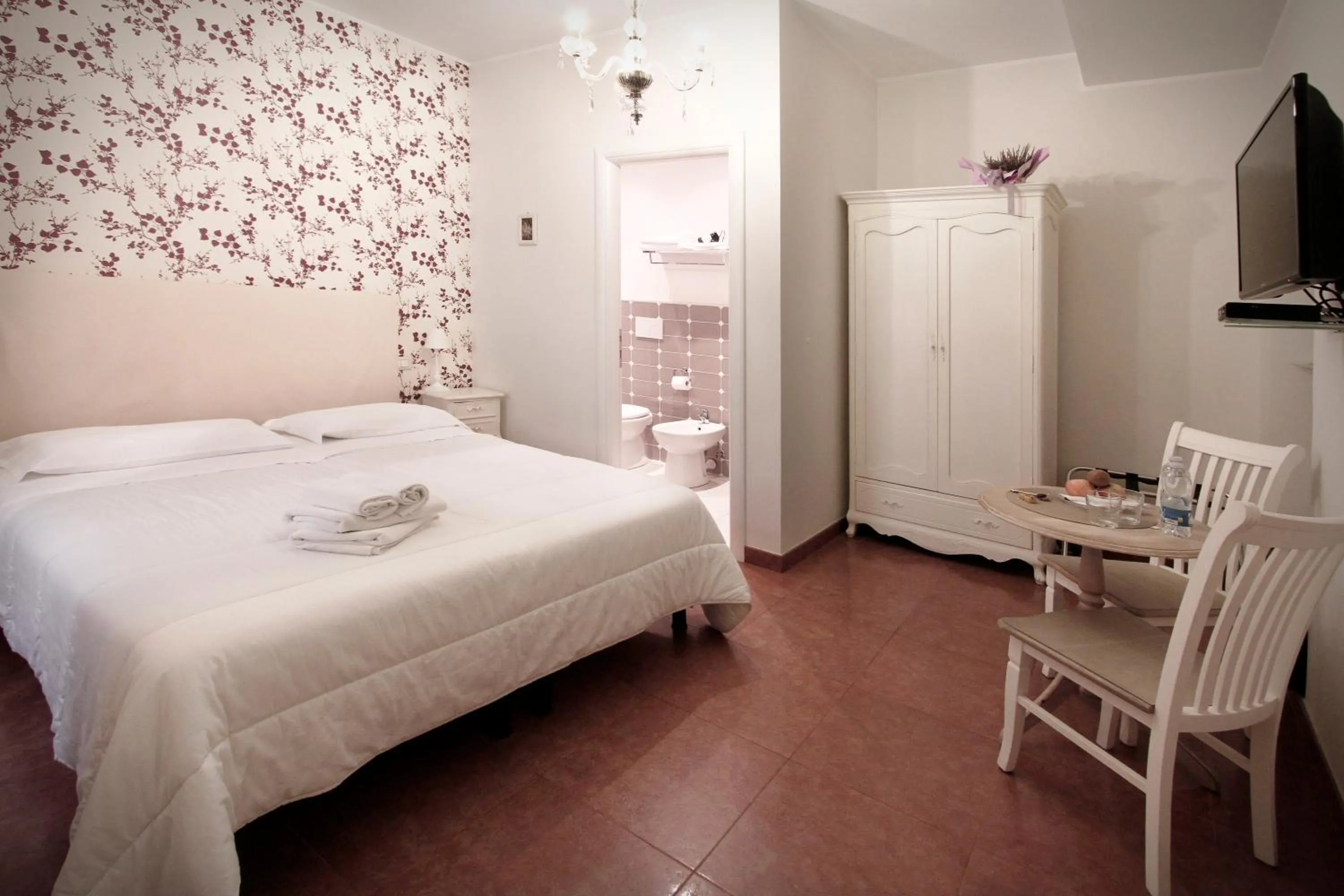 Photo of the whole room, Bed in Domus Flaviae